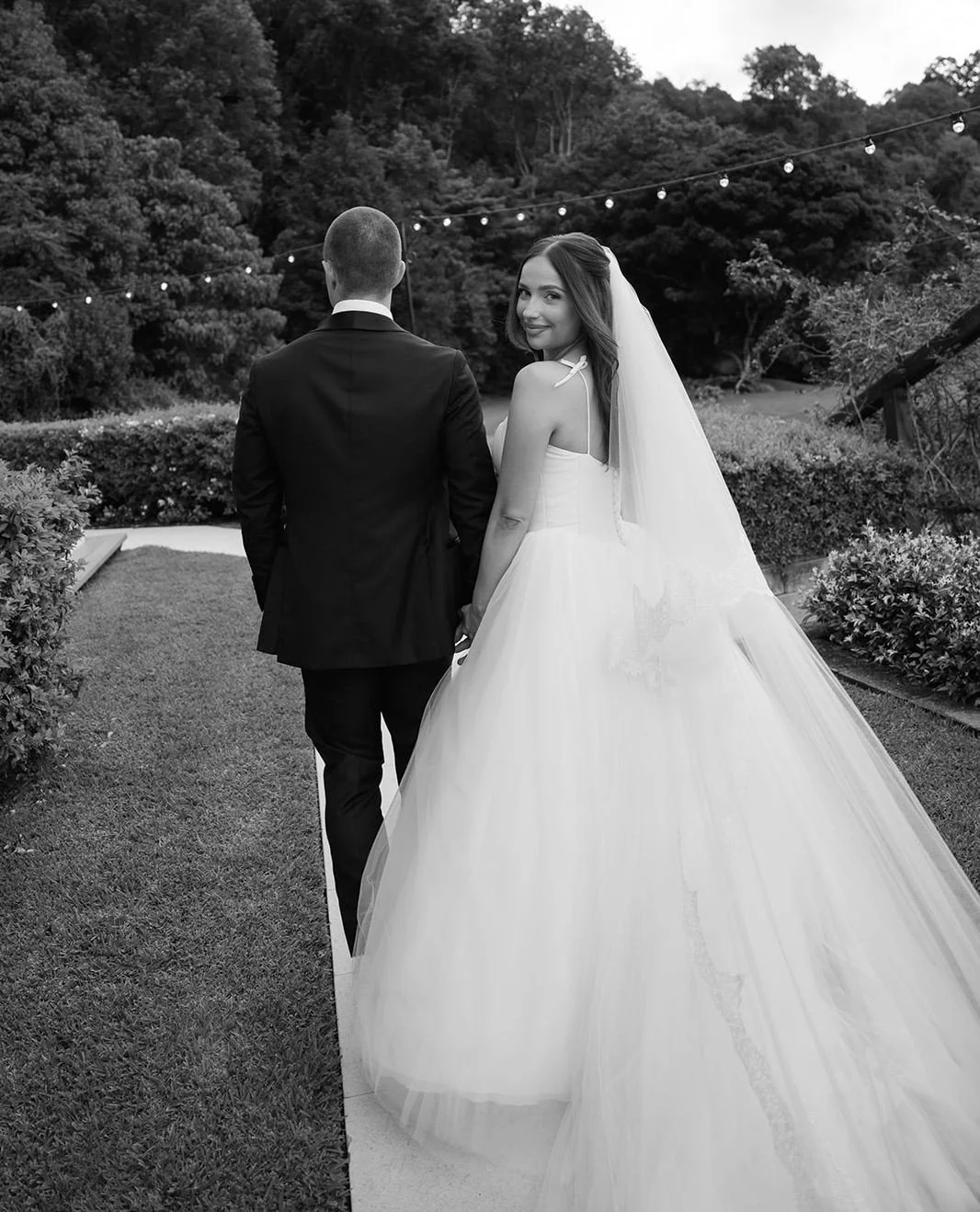 A portrait of love, effortlessly refined with Mr &amp; Mrs Chapman🥂⁠
⁠
Styling: @lovebirdweddings⁠
Florals: @mondofloraldesigns ⁠
Venue: @malenymanor⁠
Photography: @whiteparrotphotography⁠
Celebrant: @ceremoniesbybernadette⁠
⁠
#lovebirdweddings #lux