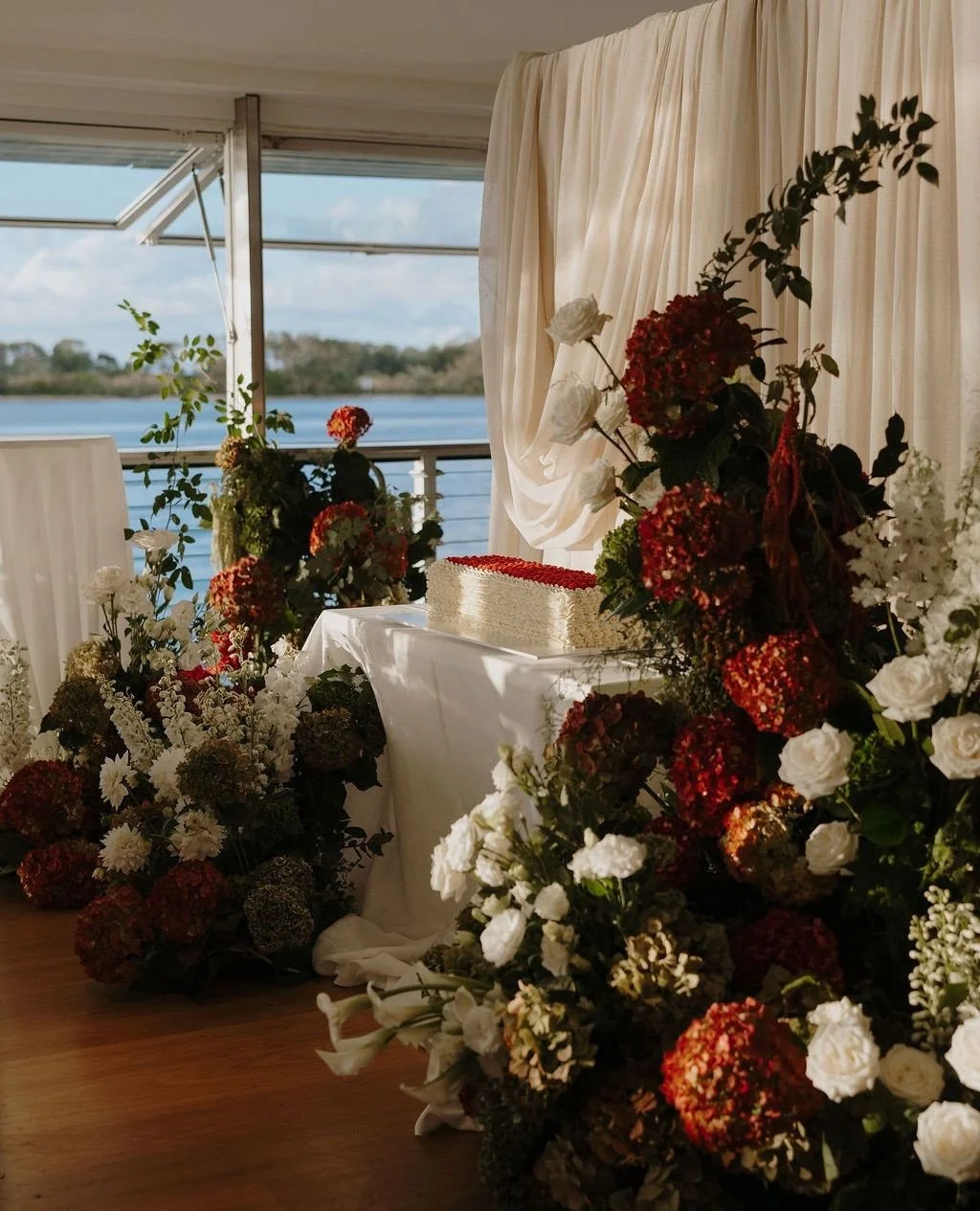Classic Romance, Forever in Style🍷 | Emma &amp; Callum⁠
⁠
Planning &amp; Styling: @lovebirdweddings⁠
Florals: @mondofloraldesigns⁠
Venue: @rickys_noosa @rickysweddings⁠
Photography: @georgebowdenphoto⁠
Entertainment: @sweetgermansugar⁠
Boat Transfer