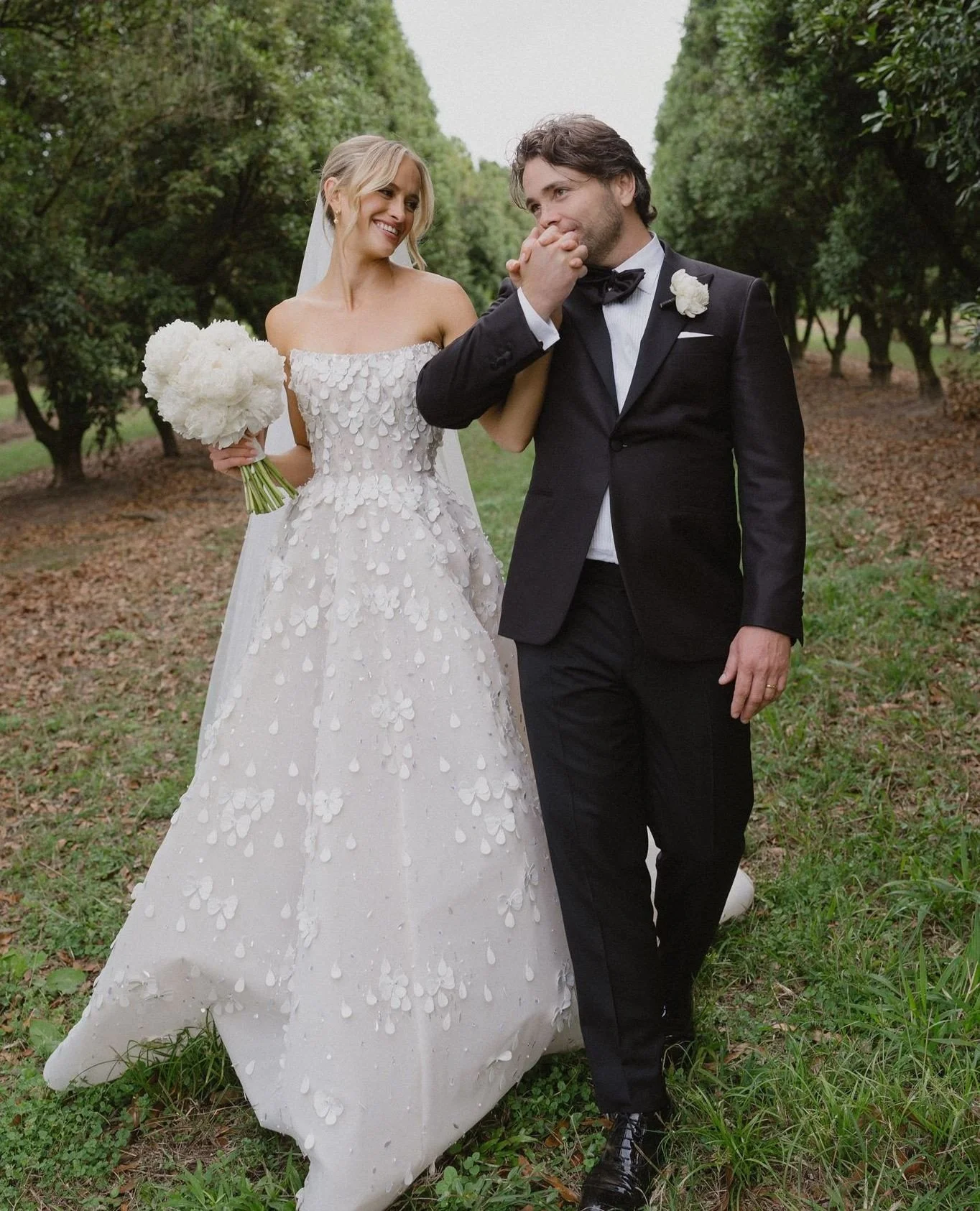 Portraits of forever with The Burrows🍾⁠
⁠
Planning, Styling, Signage &amp; Stationery: @lovebirdweddings⁠
Florals: @mondofloraldesigns⁠
Location: Private Property⁠
Photography: @estellaphoto⁠
Film: @mearsproductions⁠
Catering: @harveysbistro⁠
Bar Se
