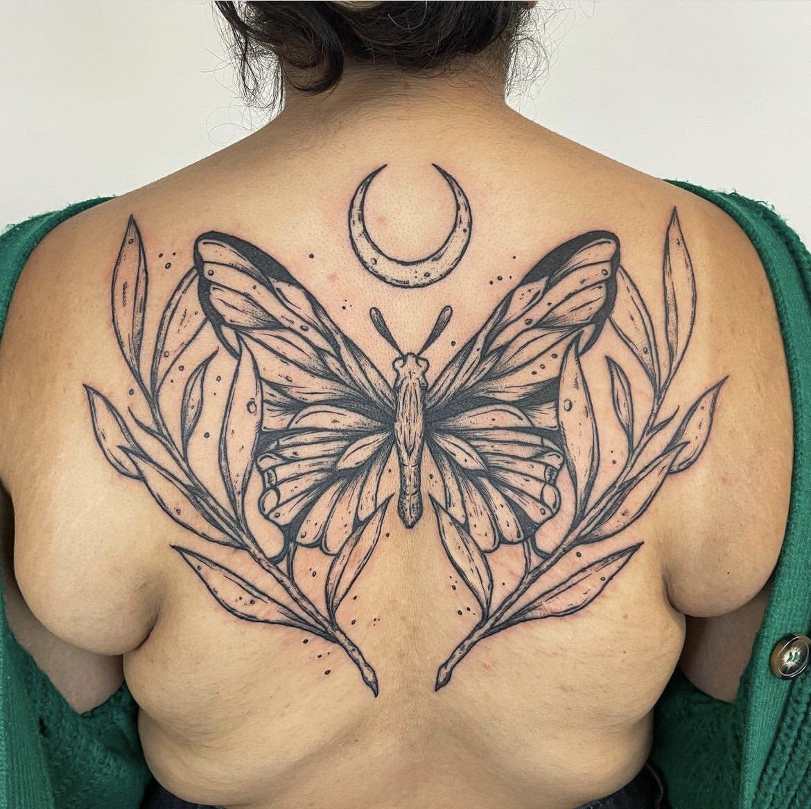 // how amazing is this butterfly back piece from @lemat.tattoos?? 🖤 just two more weeks until Eva starts at our studio and we just can't wait! 🌿

#tattooartist #illustrator #botanicaltattoo #tattoodesign #tattoo #blkttt #ttt #tttism #tattooideas #b