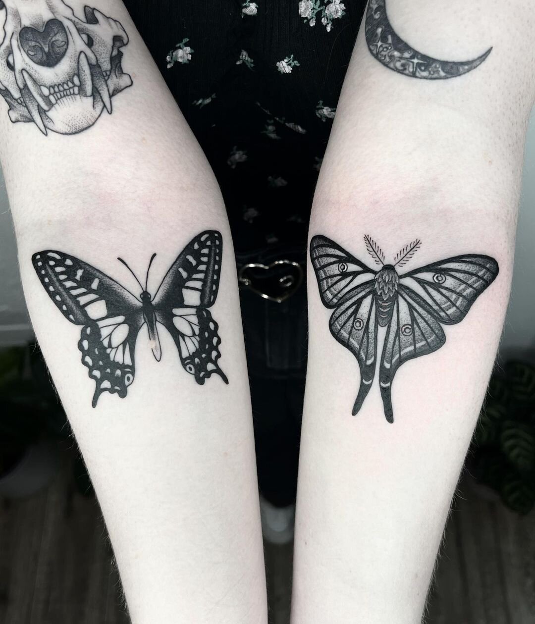 // totally obsessed with these matching moth and butterfly designs from @kosobuddha 😍 which is your favourite? 🦋

#kosobuddha #dotwork #mothtattoo #butterflytattoo #dotworktattoo #lineworktattoo #tattoo #tattooing #blackwork #blackworktattoo #black