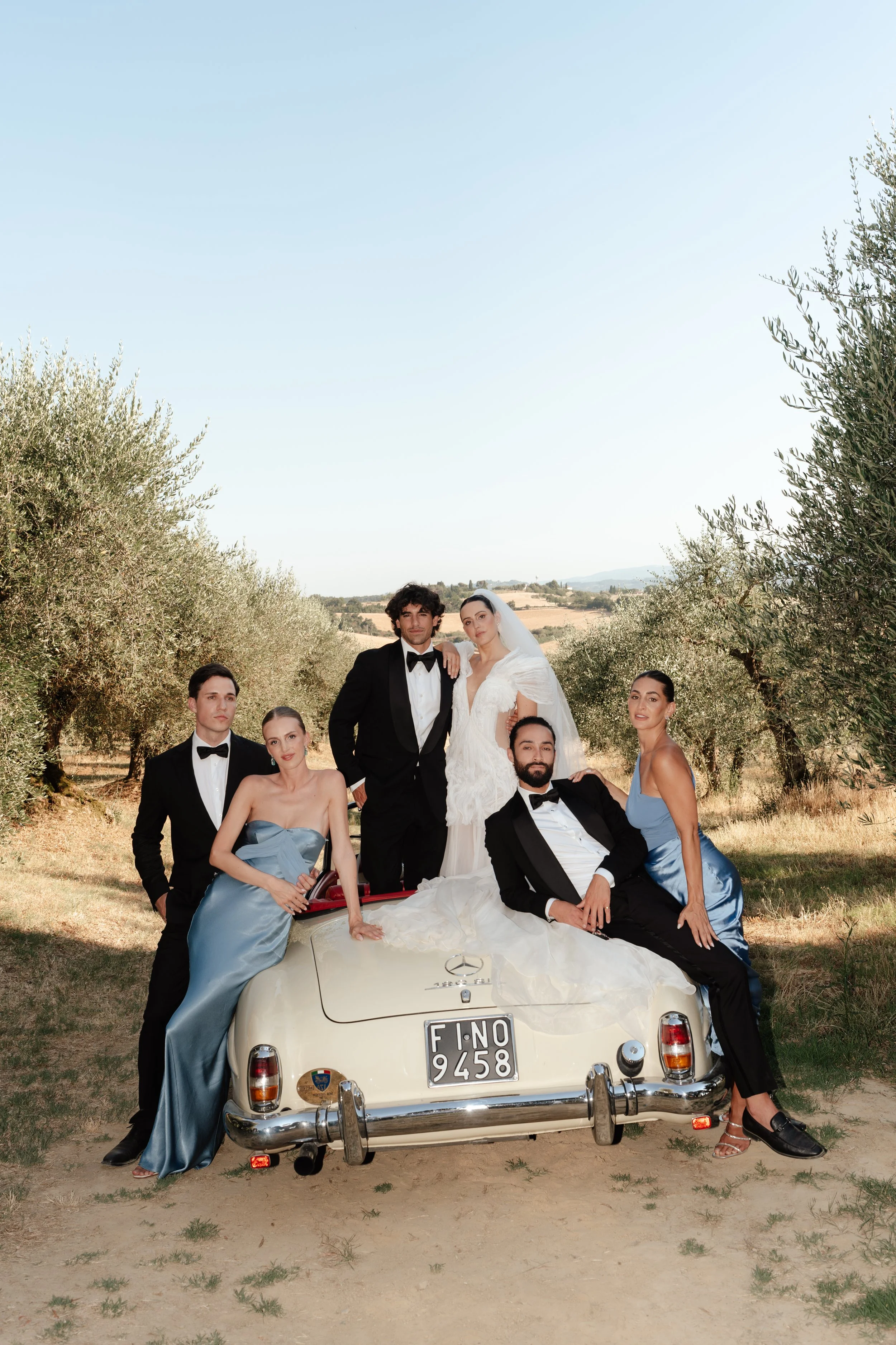 Group wedding photo at Villa Cozzano, Tuscany
