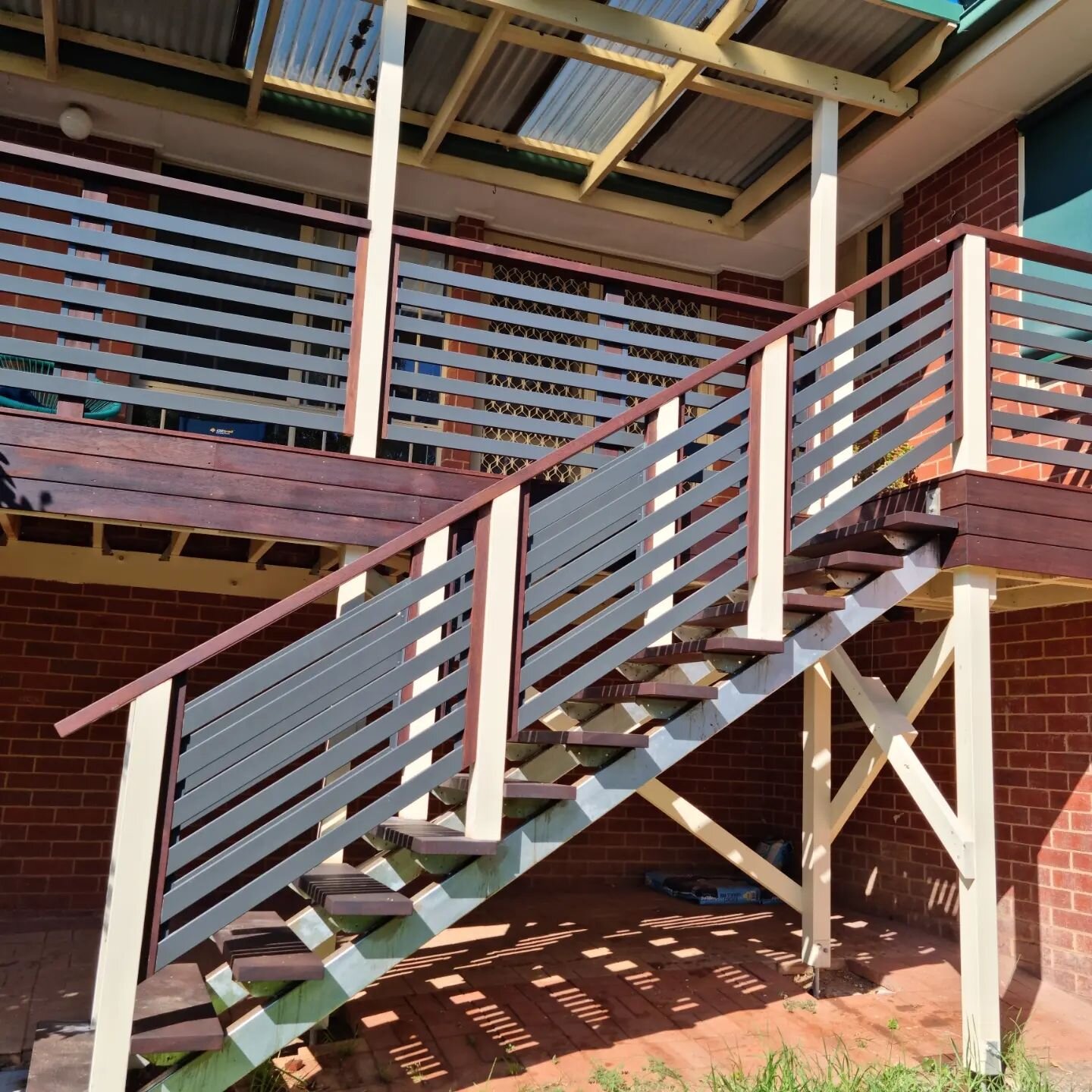 Full deck rebuild completed in time to enjoy the rest of the summer

#alburywodonga #albury #carpentry #carpentryandjoinery #restoration #renovation