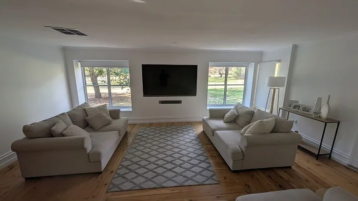 Living room refresh, built in tv unit with separate soundbar compartment, new skirting and a fresh coat of paint.
#alburywodongasurrounds #alburyinteriordesigner #albury #interiors #renovation #bitcoinacceptedhere