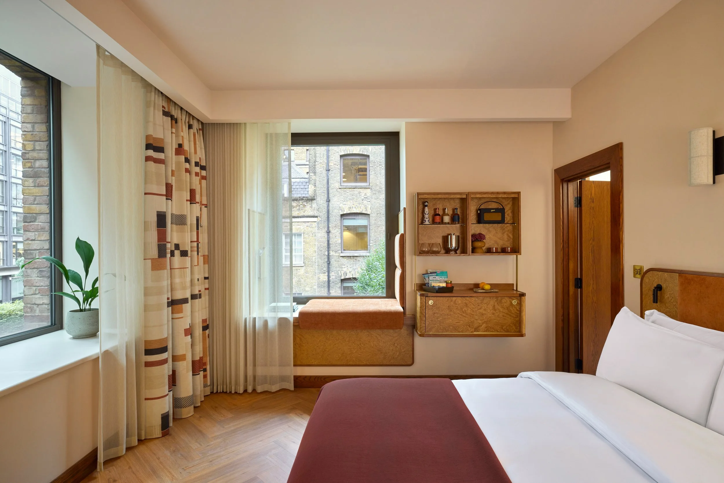 Maison191.Sir Devonshire Square.Petit 1.jpg