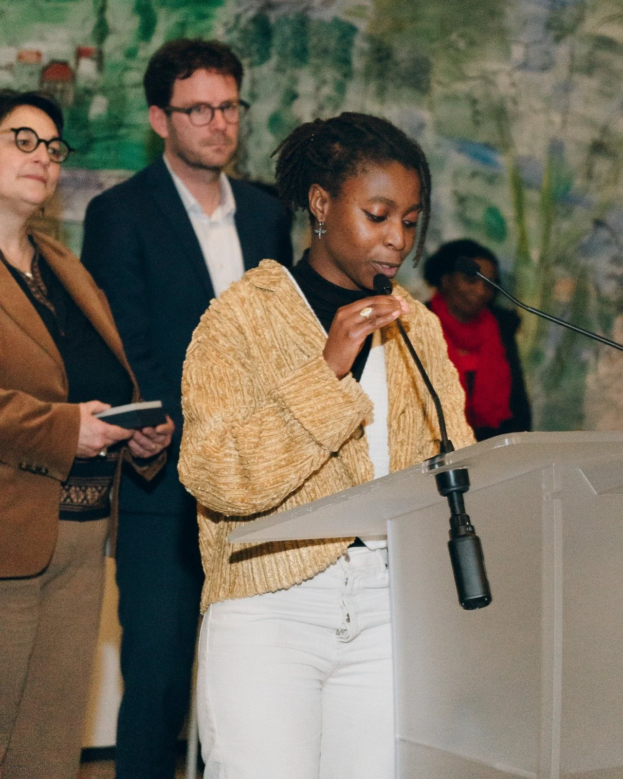 Prise de parole de Rosemitha lors de la cérémonie de remise de la Médaille de la Fraternité.