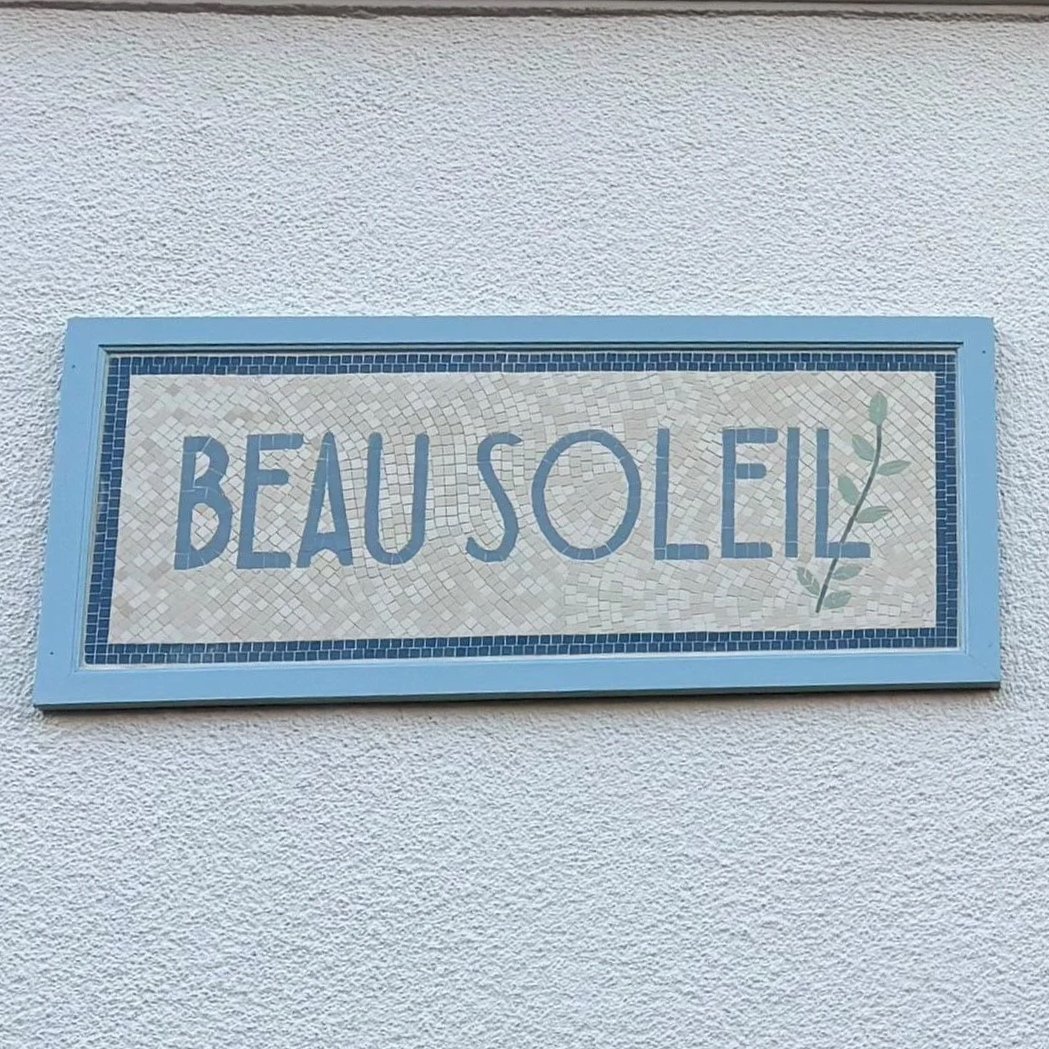 Mosaique enseigne beau soleil 