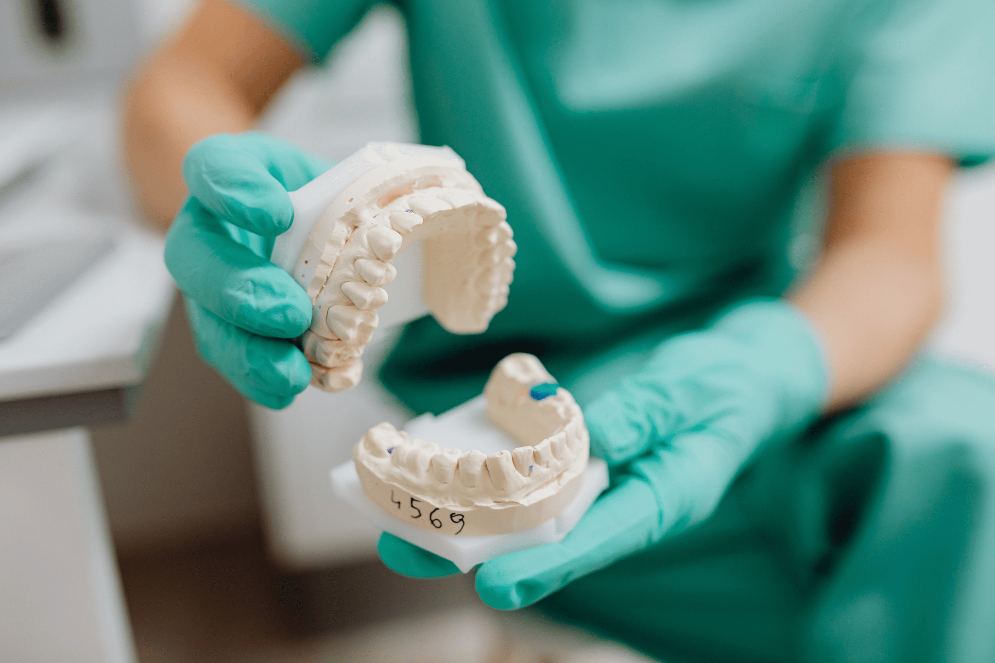 How to Choose the Right Tooth Replacement Option
