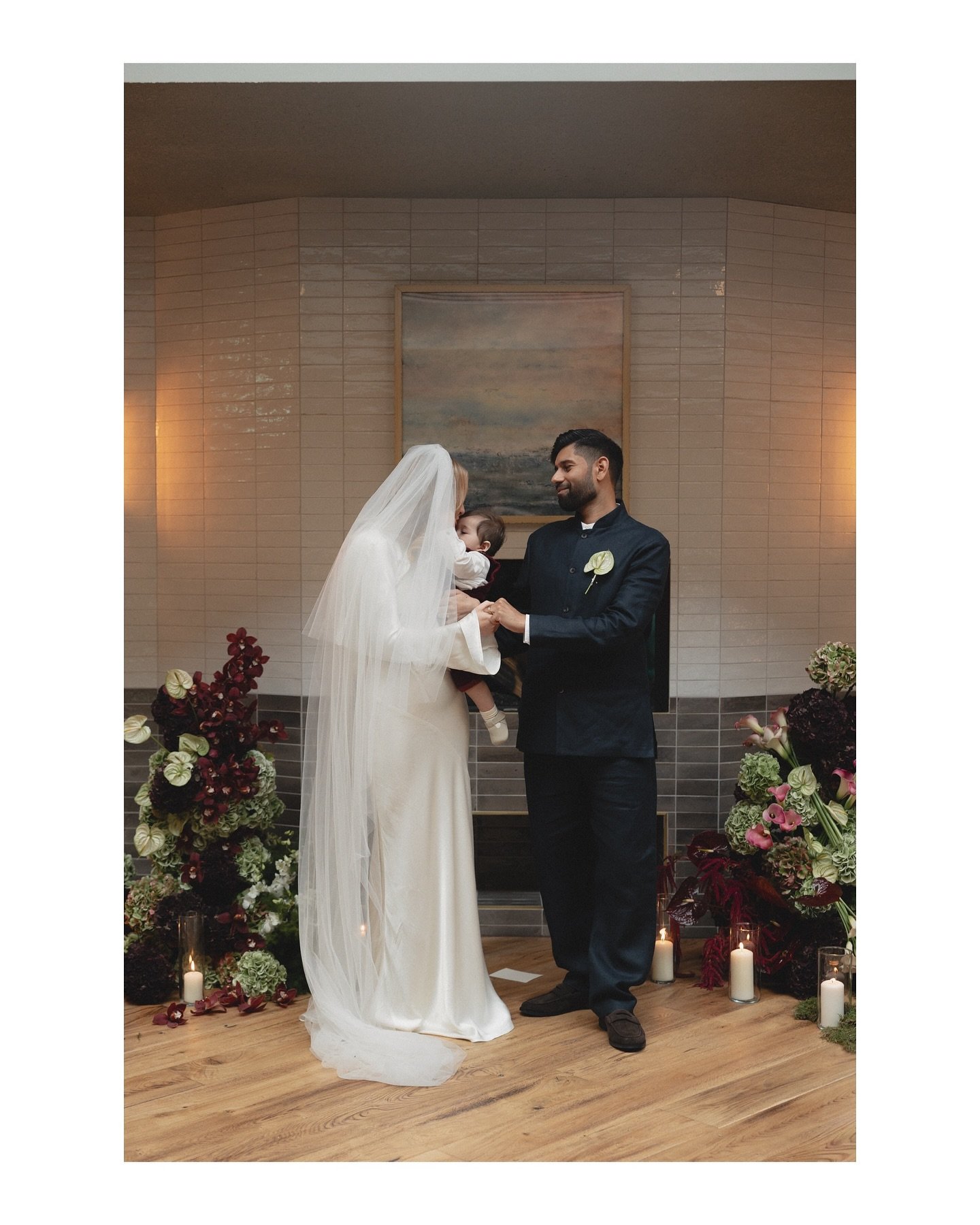 The absolutely gorgeous J+R celebrating at @thehoxtonhotel Edinburgh ❤️&zwj;🔥
&bull;
Beyond thrilled that we were available for this super last minute wedding! These guys pulled together the most stunning day in just a few months, and it was perfect