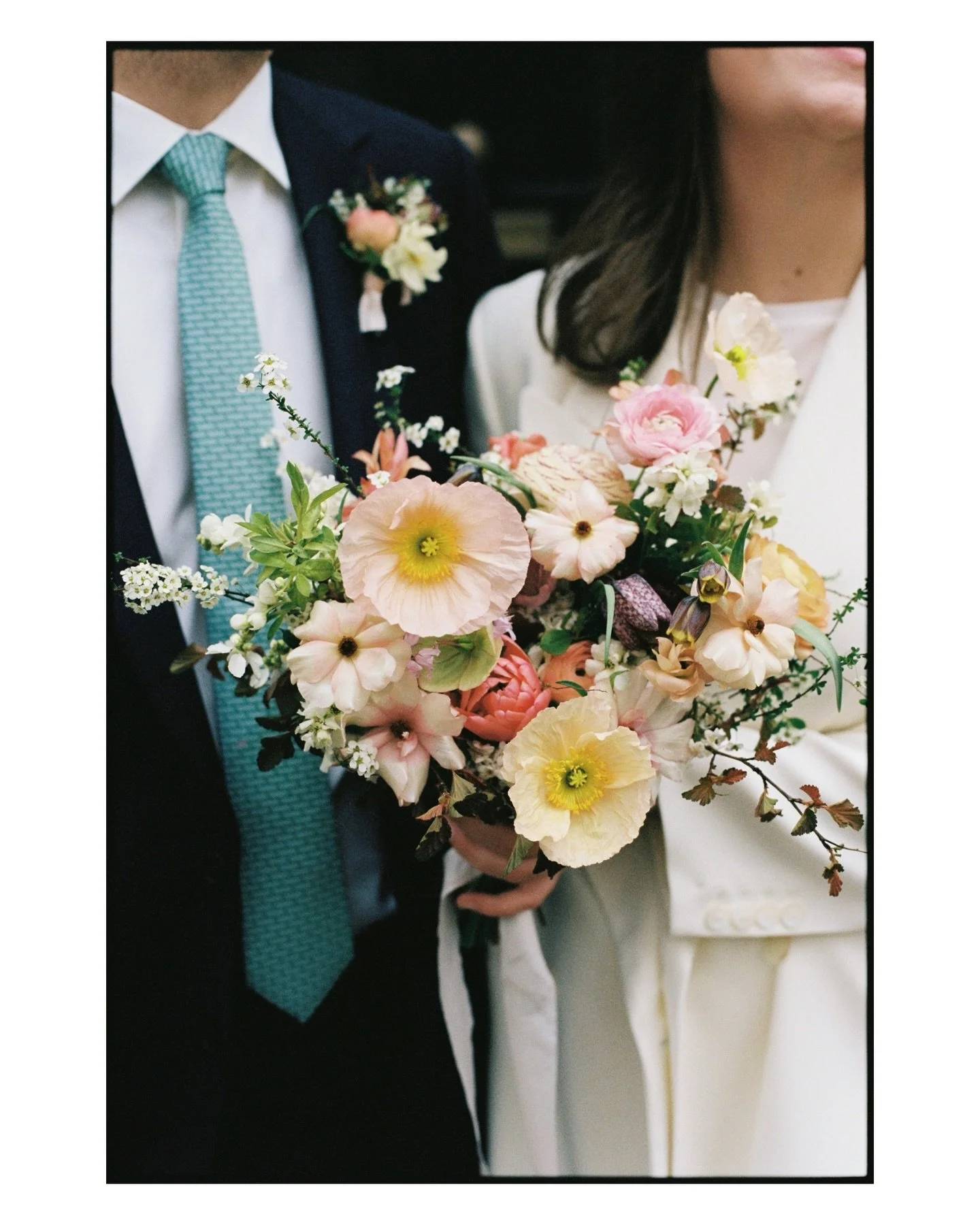 A very Good Friday indeed 🌼 Just a few from R+A and their perfect London celebration. 
&bull;
It may have been &lsquo;just a lunch&rsquo;, but featured insane blooms by @floralkind, speeches in the courtyard, an incredible feast from @theclarencetav