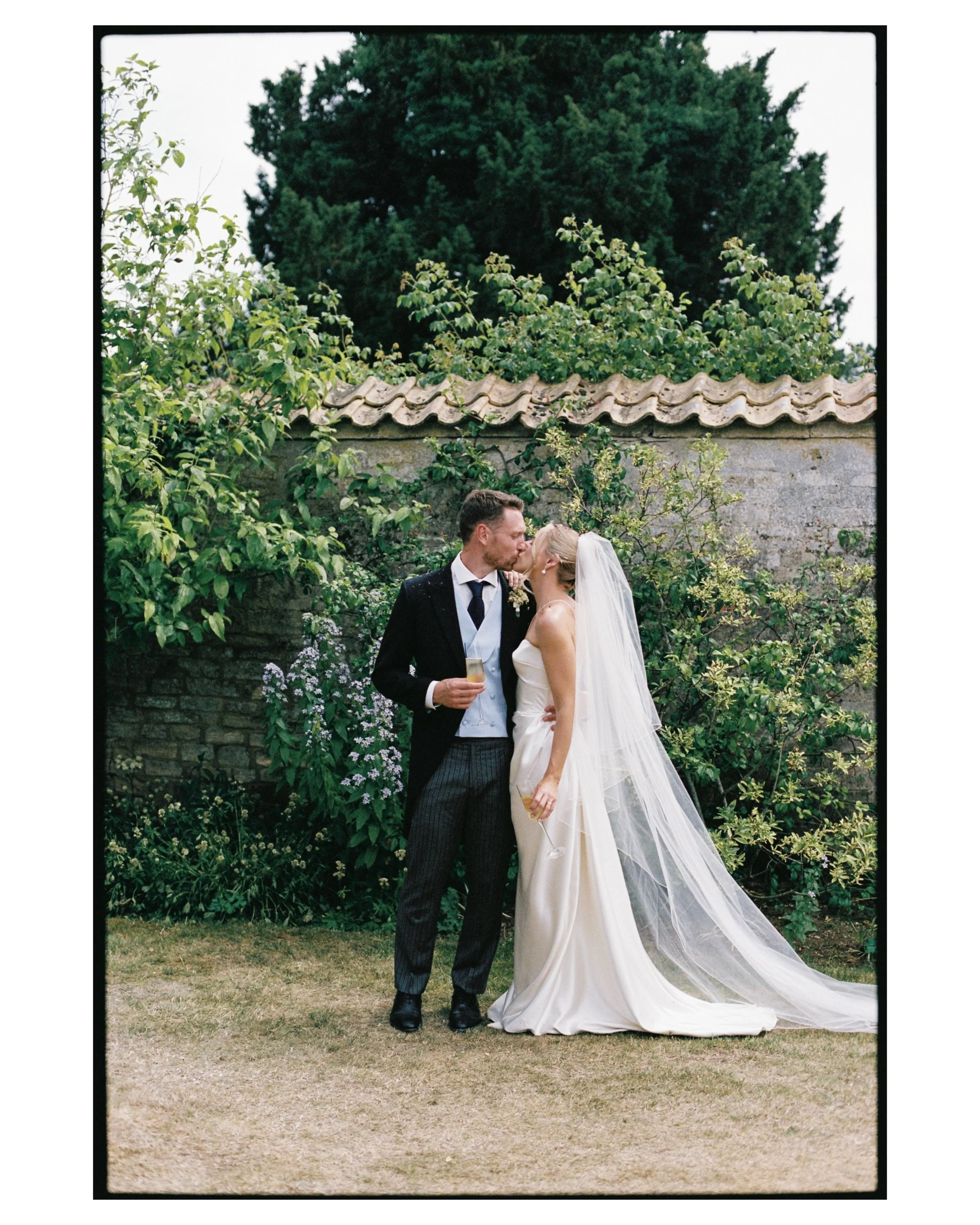 Just a few from A+H and their epic celebration at the stunning @holywellhallweddings 🌸🌿
&bull;
With an incredible team
@katrinaotterwed 
@elderandwild 
@amy.george.makeup 
@emilyhawkeshair 
@jamessmithweddings 
@willsmarquees 
@chateaunoireventhire