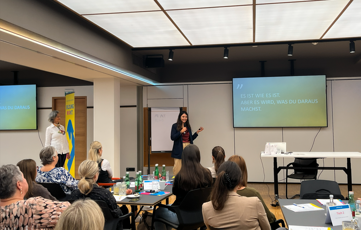 Keynote "Dein Geld. Deine Zukunft". gemeinsam mit Beatrice Schobesberger für die Raiffeisen Assistenztage 2025