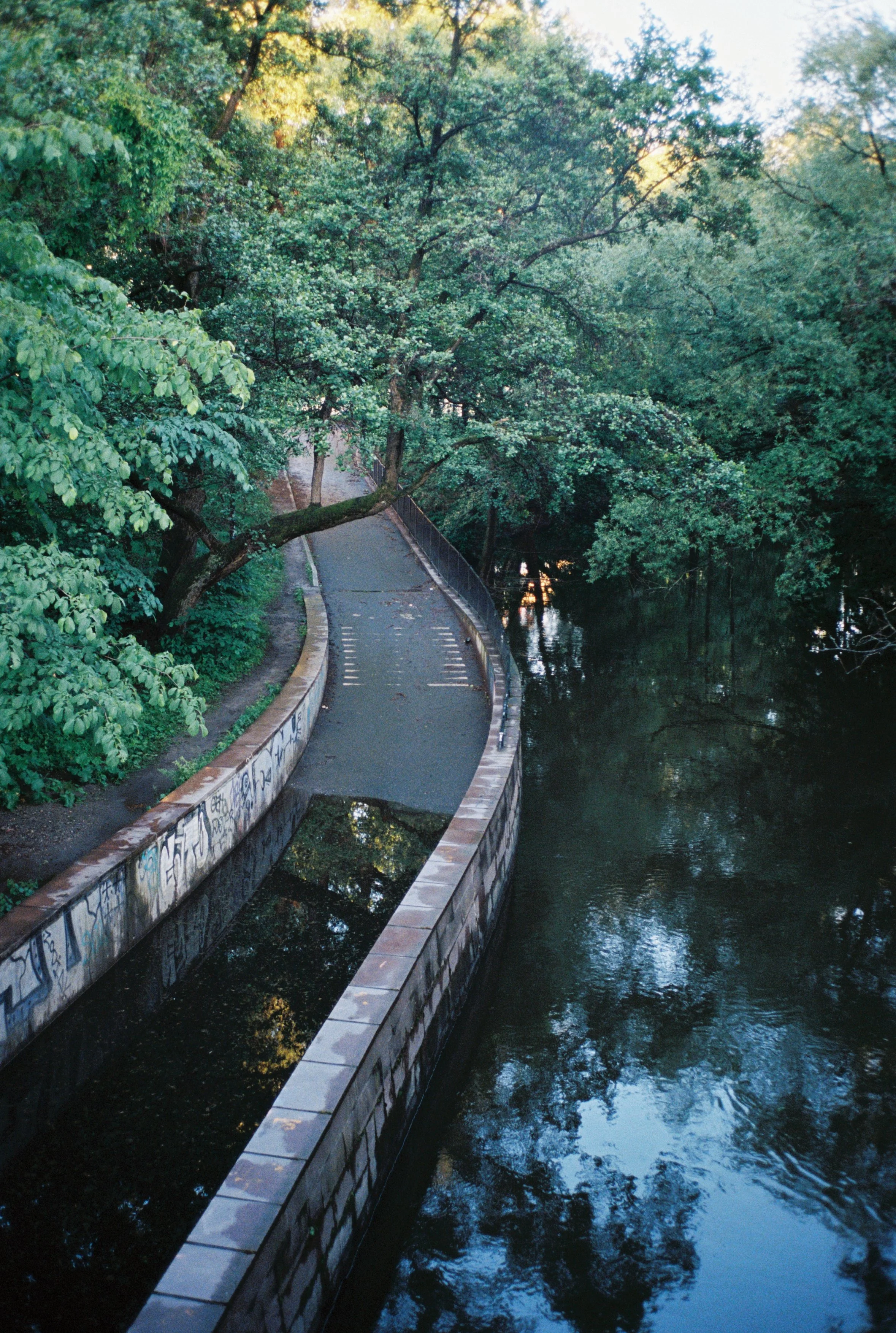R1-09398-0013.JPG
