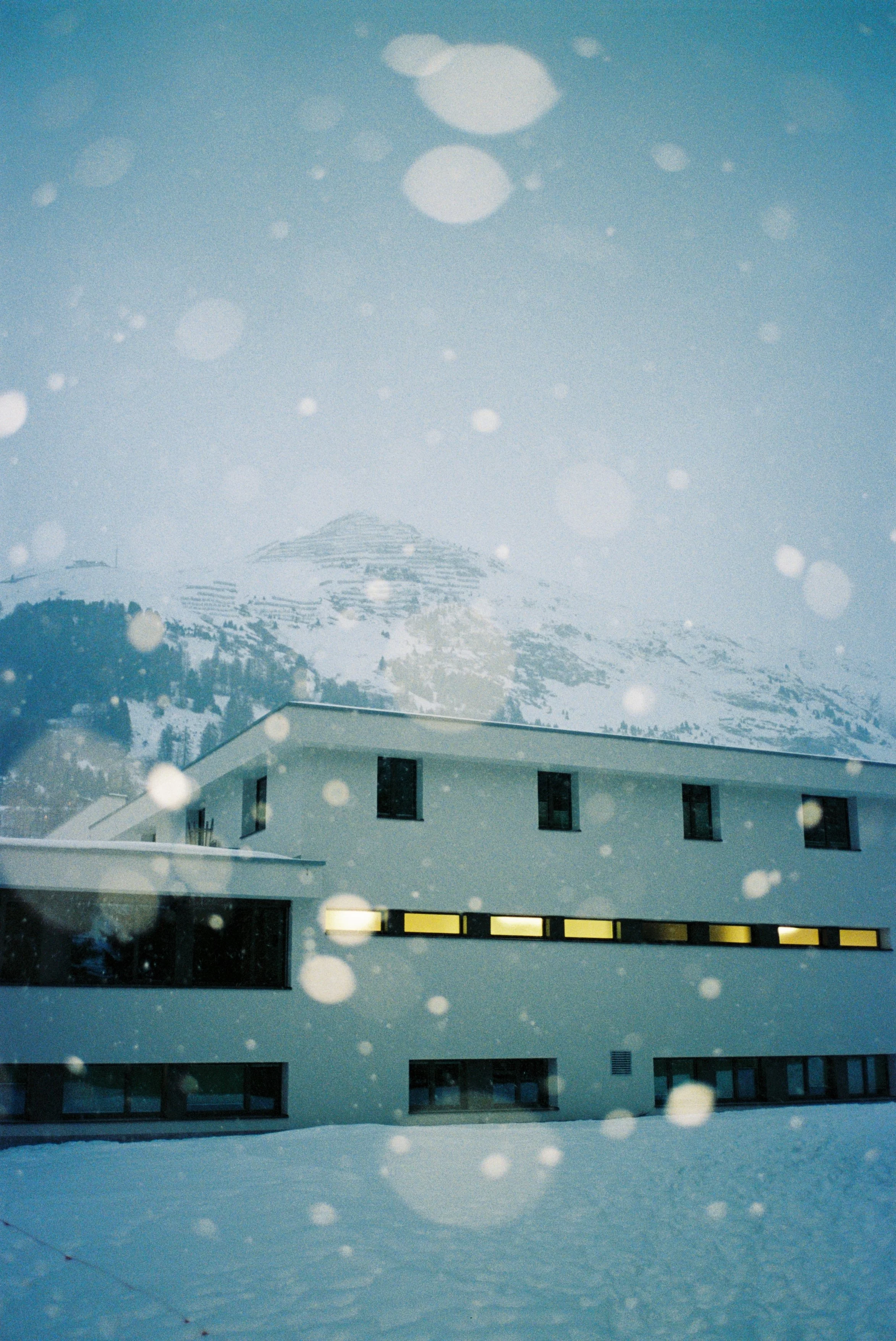 R1-07298-0003.JPG
