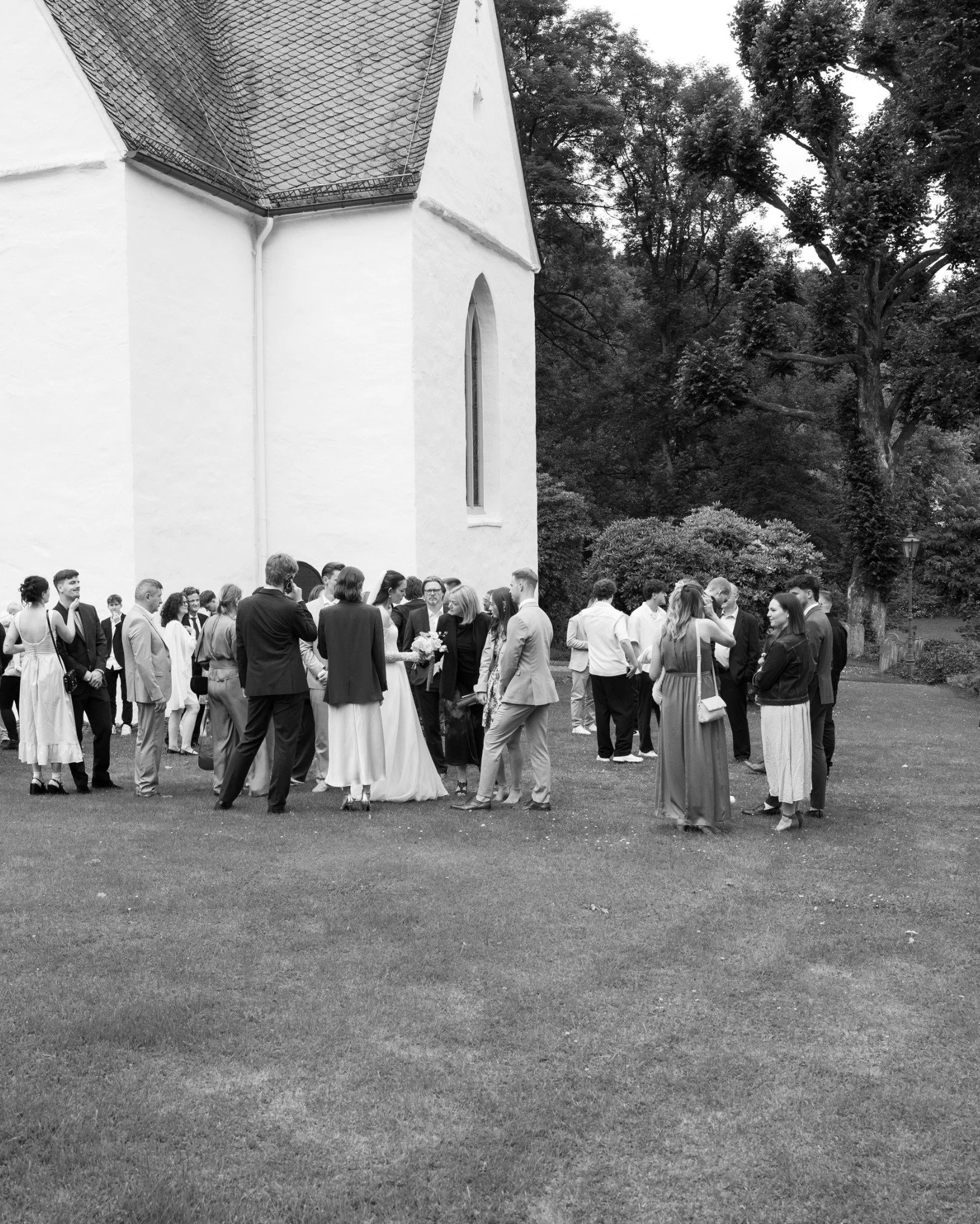 after the ceremony / heide &amp; daniel, june 2025

#weddingdocumentary #candidweddingphotography #blackandwhitewedding #churchwedding