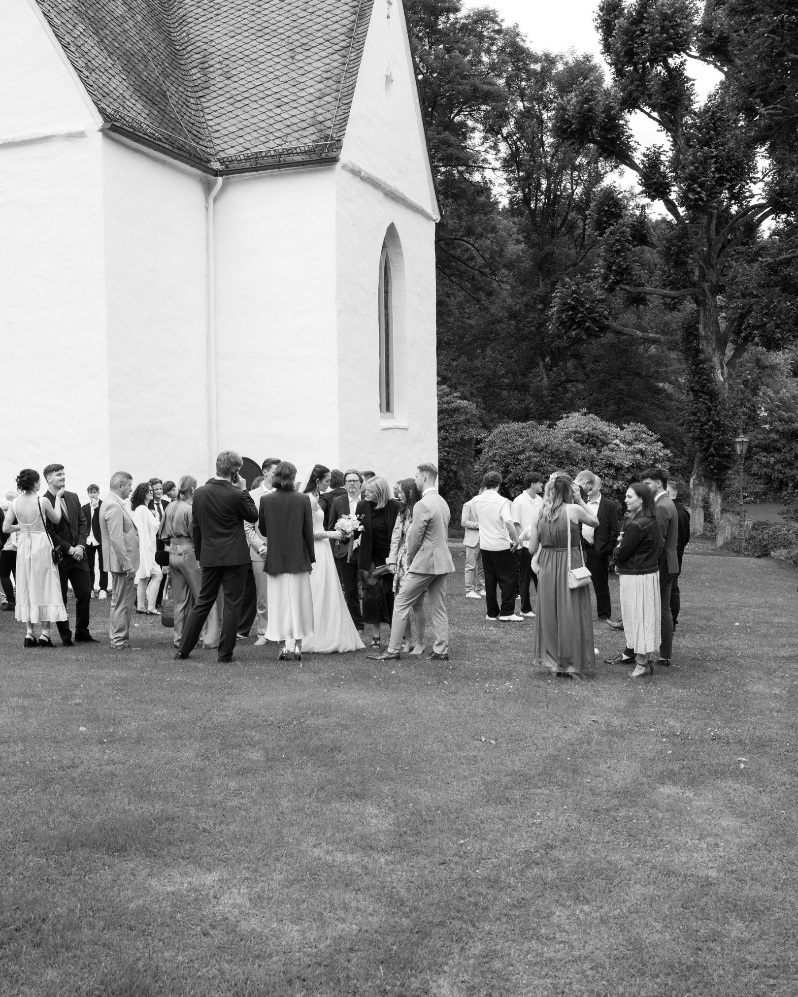 after the ceremony / heide &amp; daniel, june 2025

#weddingdocumentary #candidweddingphotography #blackandwhitewedding #churchwedding