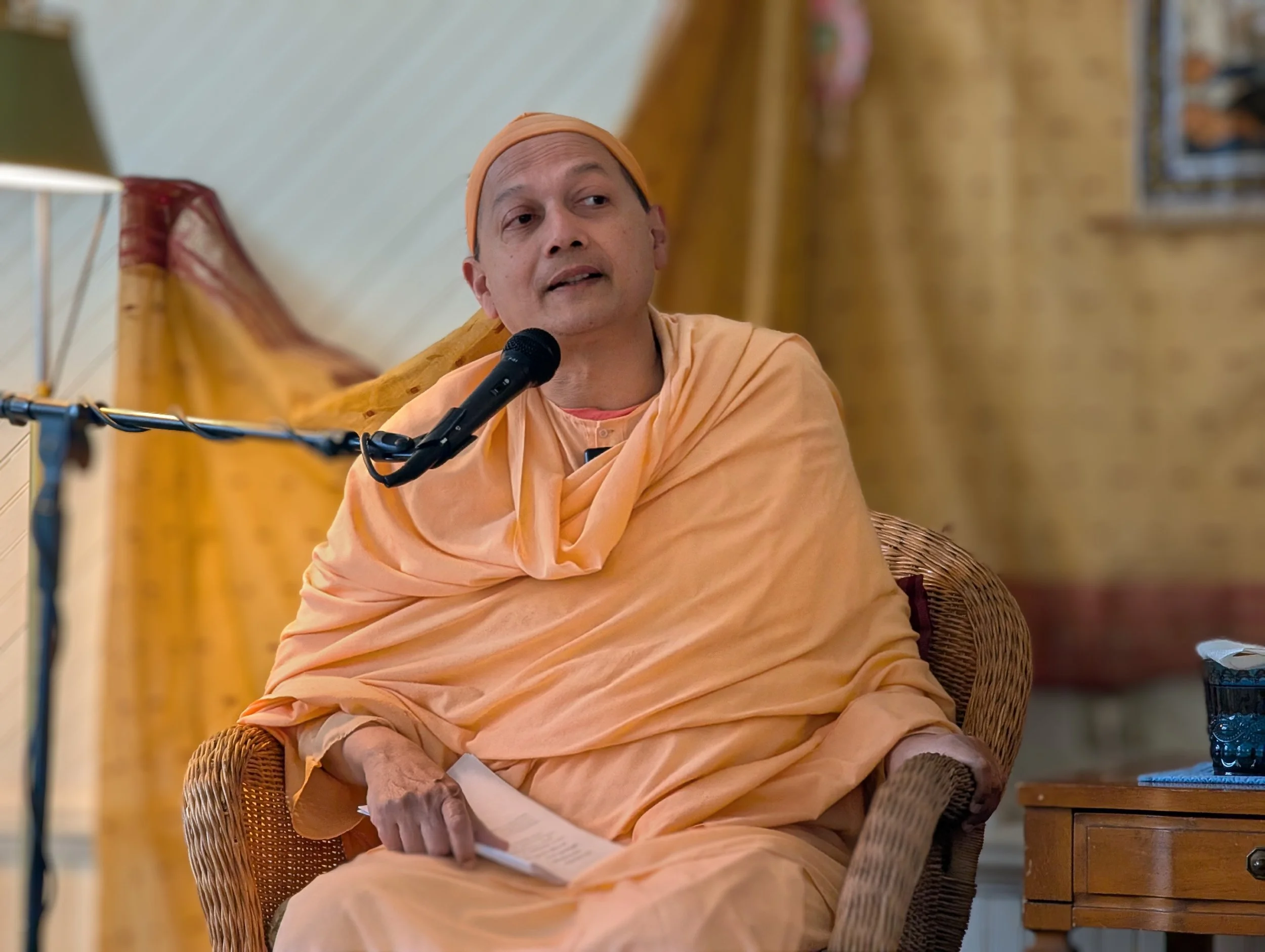 Swami Sarvapriyananda en pleine conf&eacute;rence