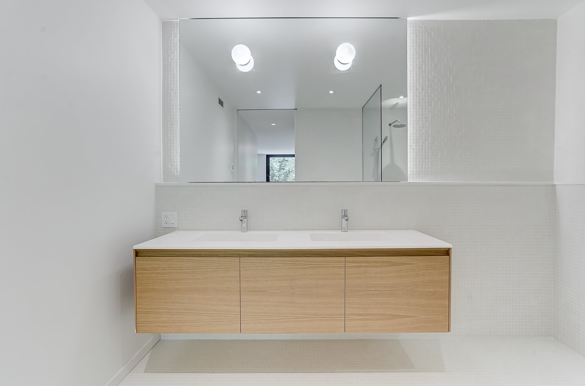 Primary modern bath