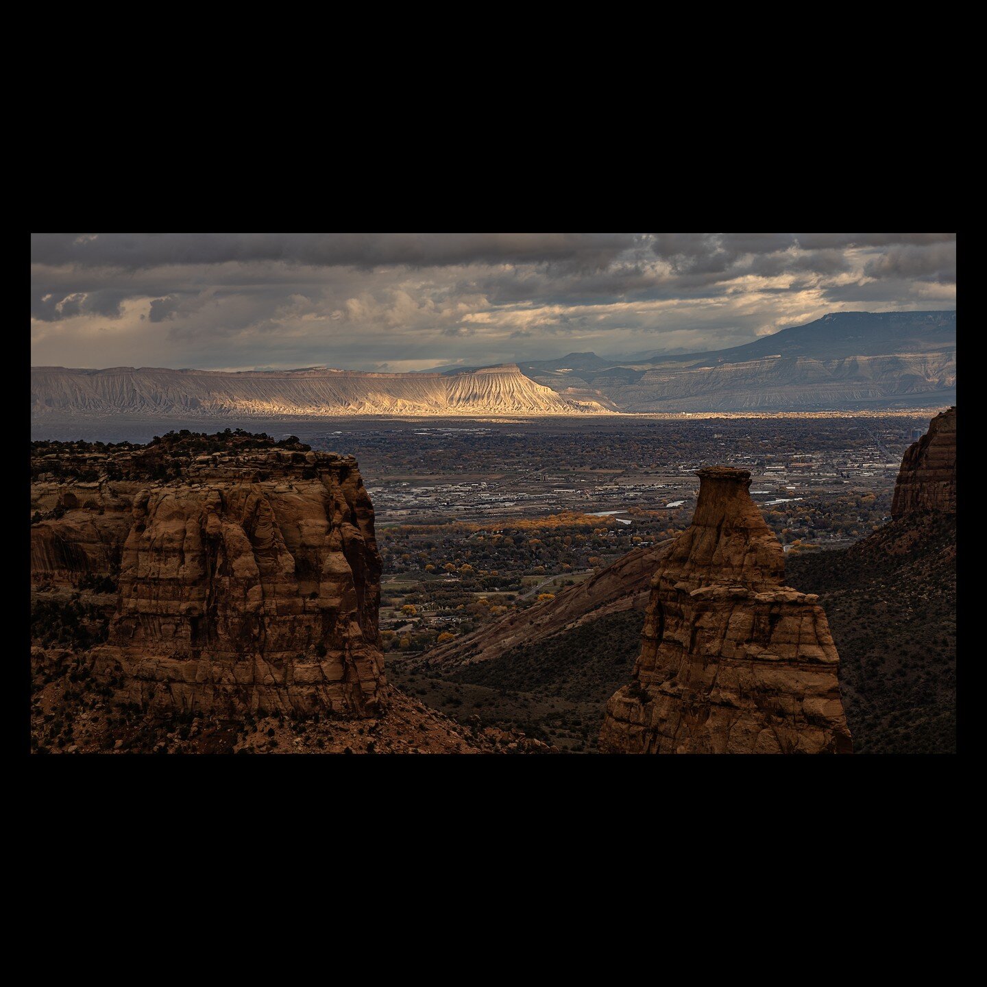 Colorado National Monument overlooking Fruita, CO from way back in 2002.

#colorado #coloradonationalmonument #desert #desertlife #igerscolorado