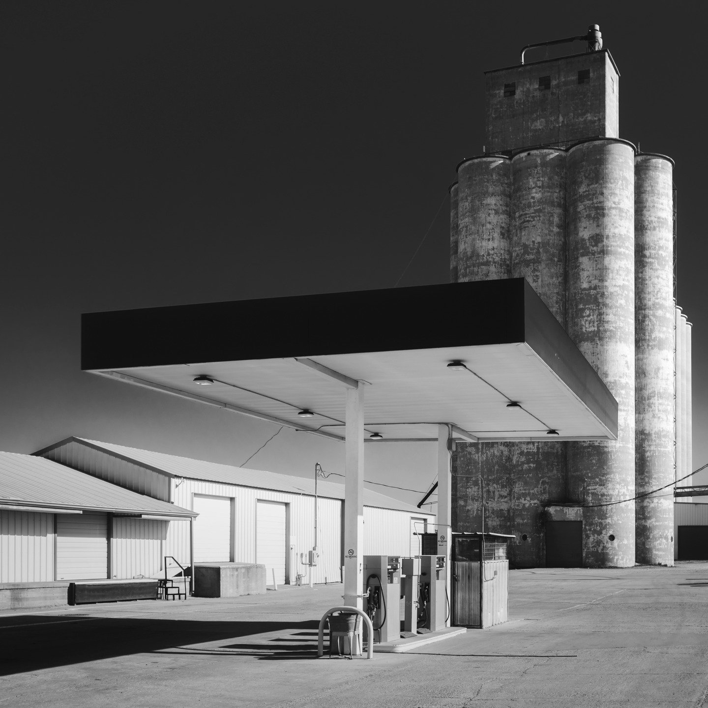 Clinton, OK
.
.
.
#oklahoma #gasstation #silos #bwphotography #blackandwhitephoto