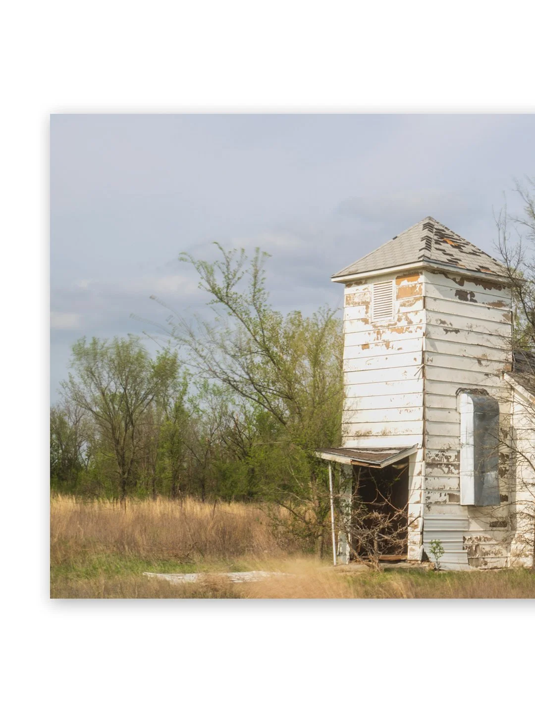 To be honest, I'm not sure if this crooked old building was a church, a schoolhouse, or something else. But it was a nice find along Route 66. 
.
.
.
#abanandoned #urbex #route66 #oklahoma #OK_Igers #churchflow #church