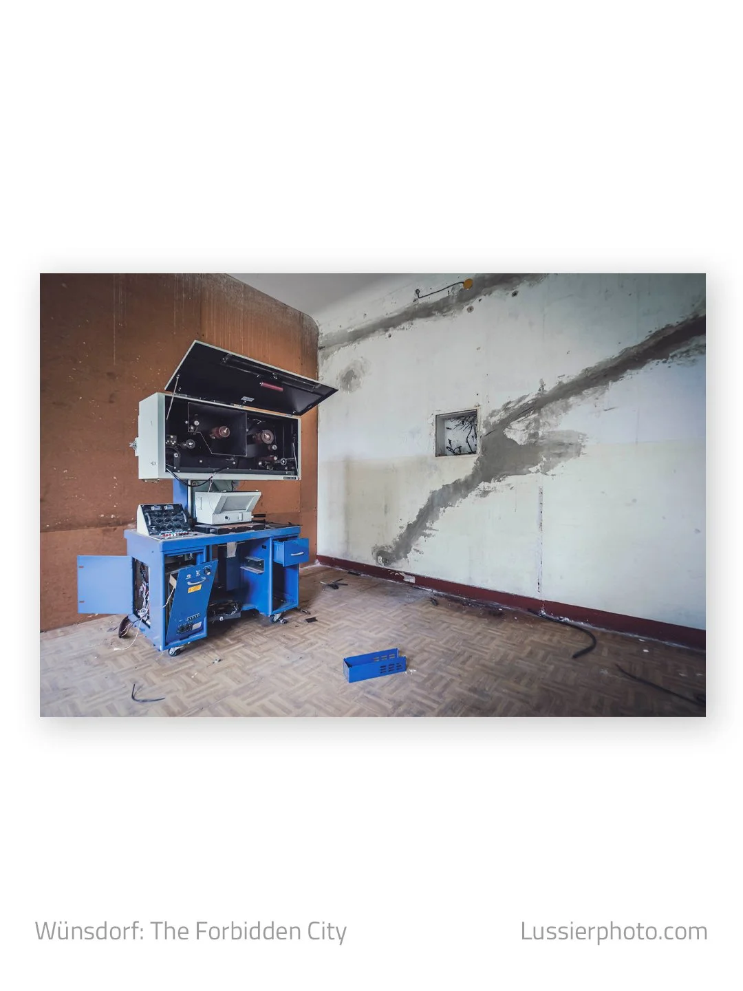 Some Cold War Era Soviet Union Tech from W&uuml;nsdorf: The Forbidden City
.
.
.
#urbex #abandoned #berlin #w&uuml;nsdorf #forgottenplaces
