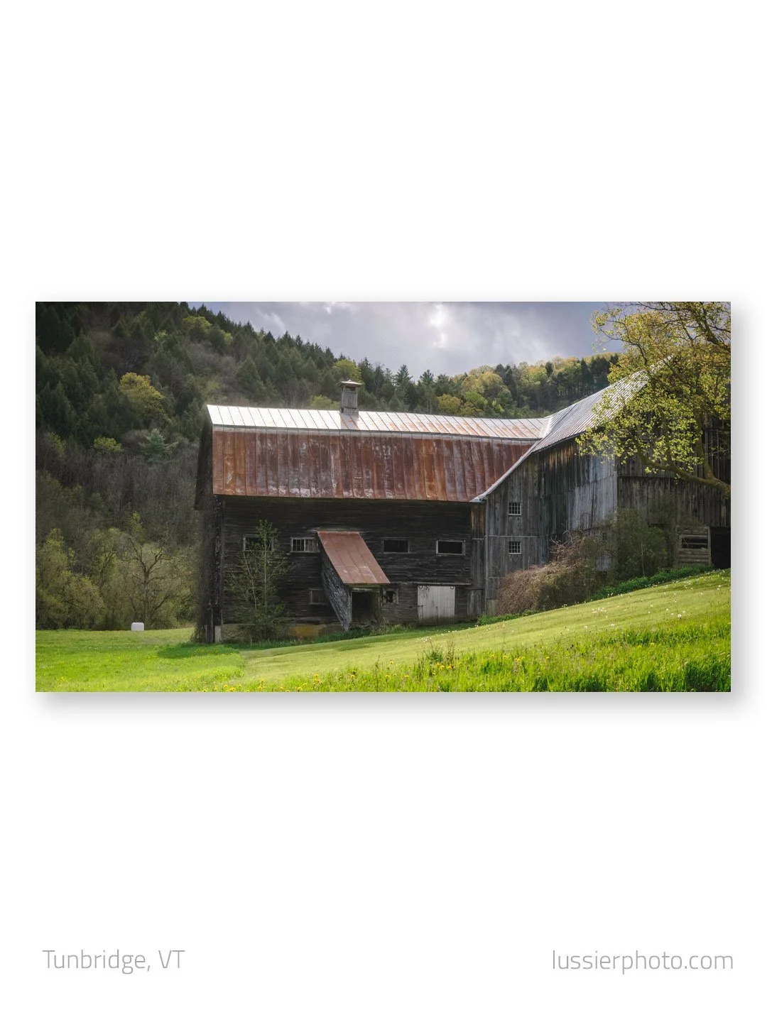 More barn fun from the Green Mountain State of Vermont. Tunbridge, this one.
.
.
.
#barns #vermont #farmlife #americana