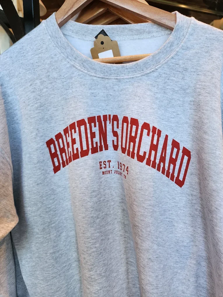 What to Wear to an Apple Orchard [Season-by-Season Guide]