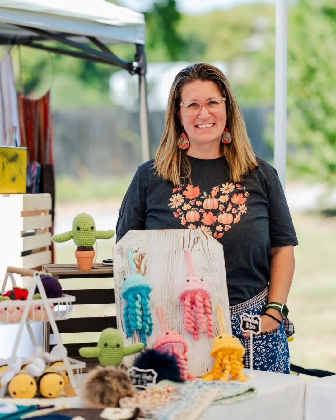 Highlighting some of the incredible vendors from last year - if you&rsquo;re a maker, artist, or small business&hellip;this could be you. 👀

Vendor applications are now open for our Friday Night Markets. Apply at the link in bio! ✨ 

#BreedensOrchar