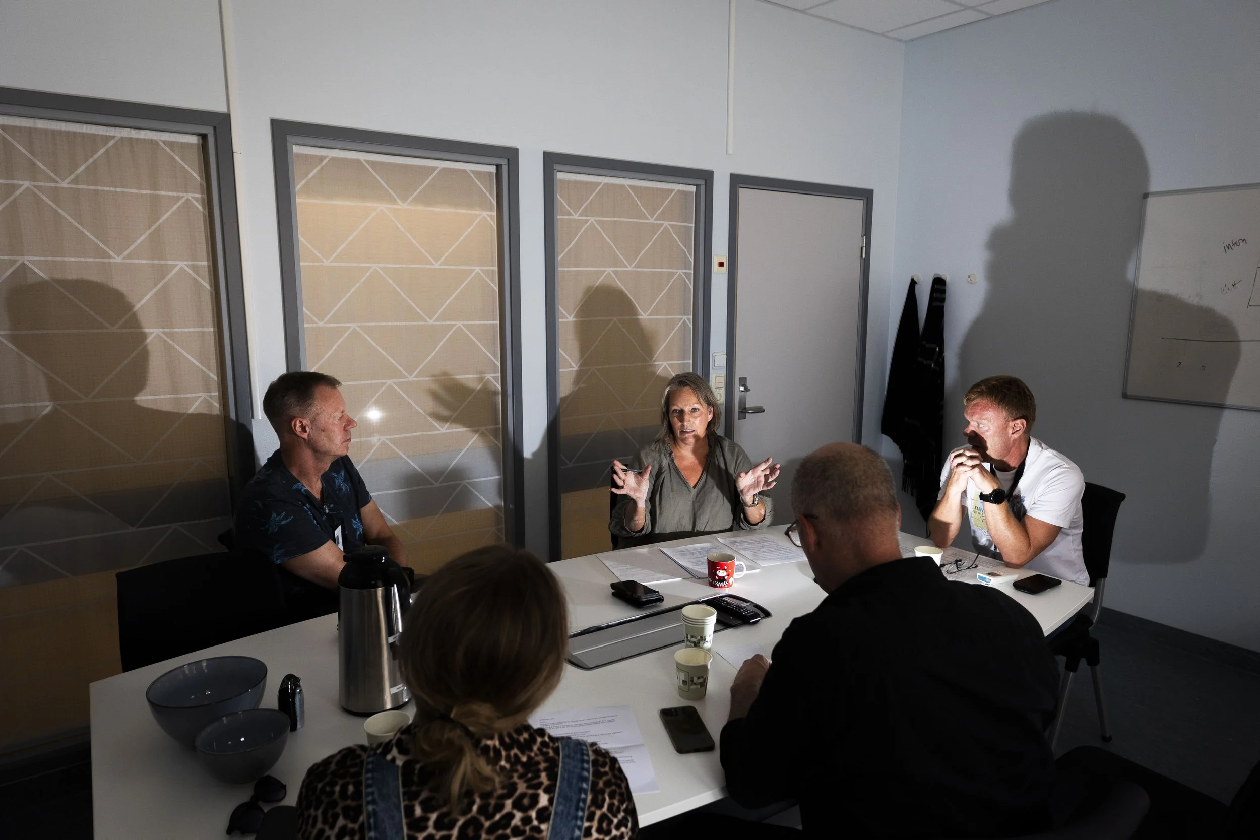 iTromsø la fram kritikk mot UNN under et lengre møte om «Røntgen-skandalen». 
Klinikksjef Grete Åsvang og daværende fungerende adm. dir. Snorre Sollid deltok, sammen med kommunikasjonsrådgiver. 