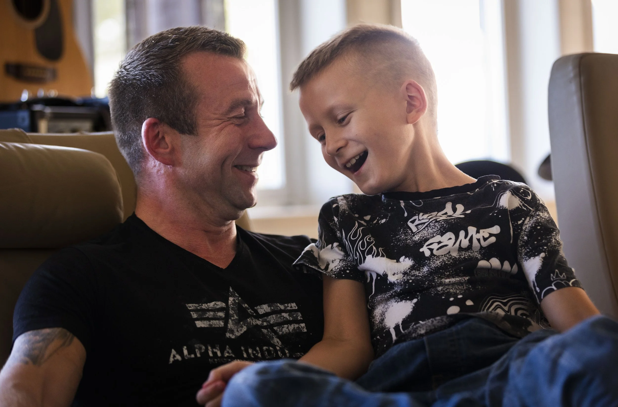 Robin Isaksen har tre barn. Den yngste, Ravn (9), savner å dra på turer sammen med pappa.