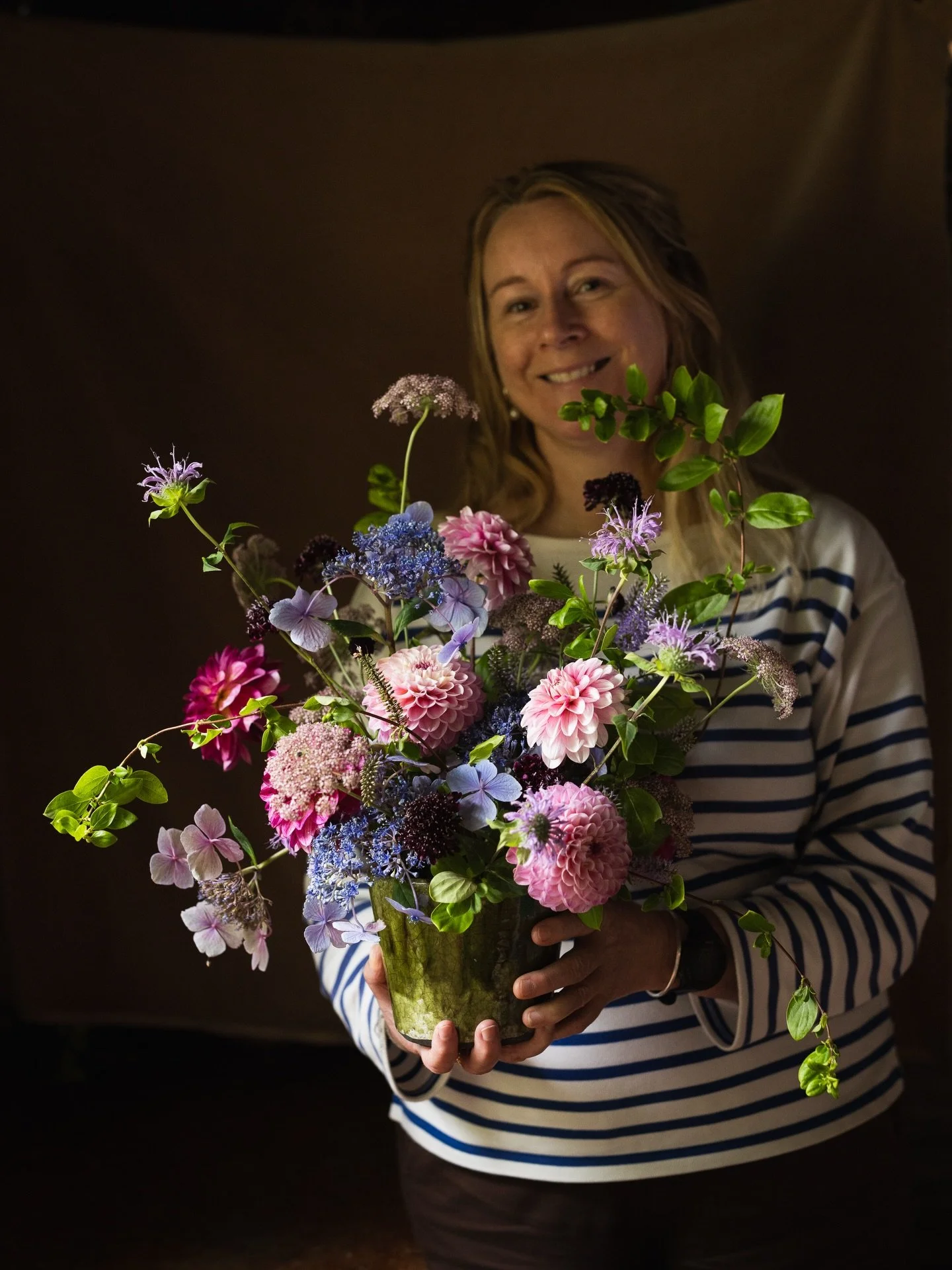 It&rsquo;s always a bit of a pinch me moment when guests join me from afar. Jenny @jennybridgen flew in from the windy city (the one in New Zealand) for an immersion in the art of making a vase arrangement. We chatted so happily together finding we h