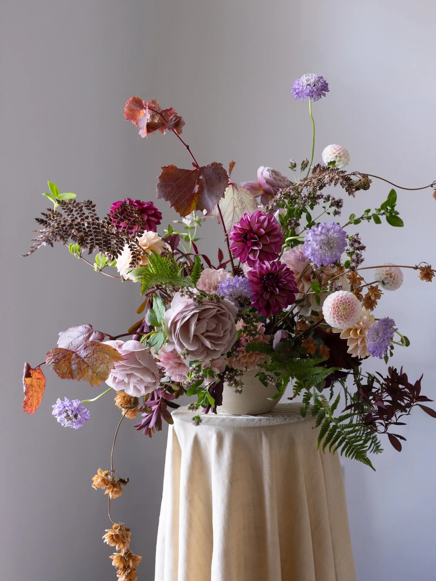 I&rsquo;ve learnt that something I love is brown. Brown with purple flowers. Brown with pink. Brown with just about anything. My wise friends @ochrebotanicalstudios gifted me the idea some time ago. They have a phrase for it &ldquo;add brown chums&rd