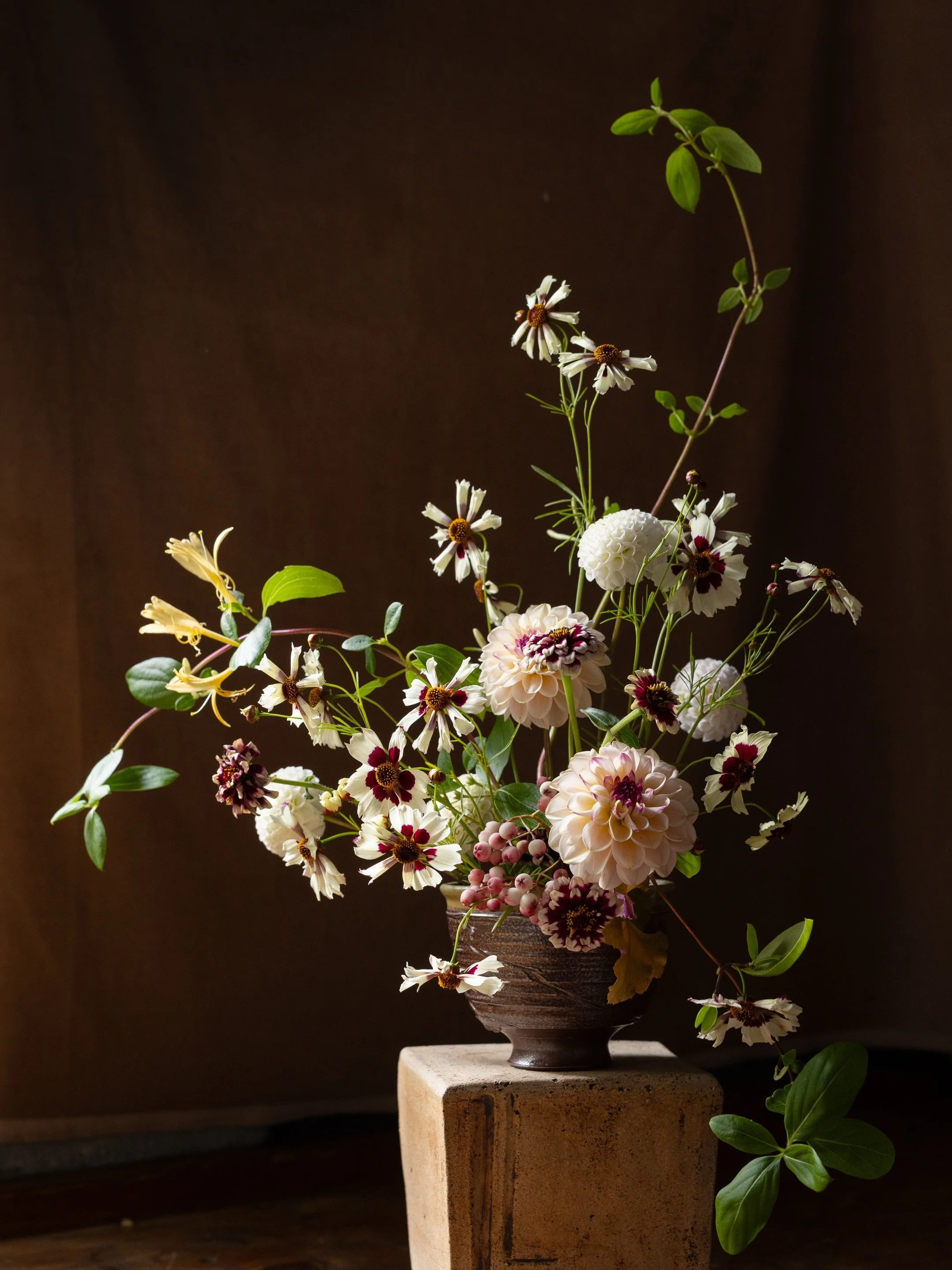 When I&rsquo;m gathering from my cutting garden, I&rsquo;m hunting for flowers with threads of connection. It is time I love and is just as important as the making of an arrangement. I&rsquo;m looking for colours that link and proportions that are ap