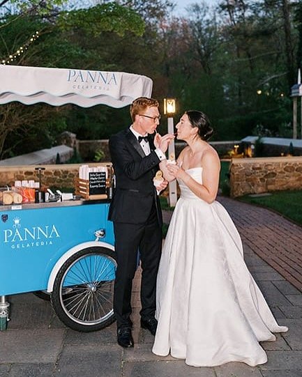 We love being a part of special moments from weddings to the last day of school, as a treat at corporate events and birthdays💙 thank you to @lindseyfordphoto for capturing the event! 📸
