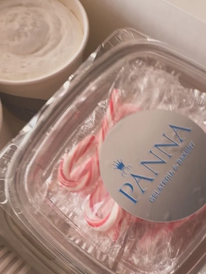 Snow Day Kit: available today and tomorrow, you can DM to pre-order! Contains Hot Chocolate mix (needs 1qt half and half, milk or water), marshmallow meringue, 8 chocolate chip cookies, mini candy canes, rolled wafer cookies and hot chocolate cups an