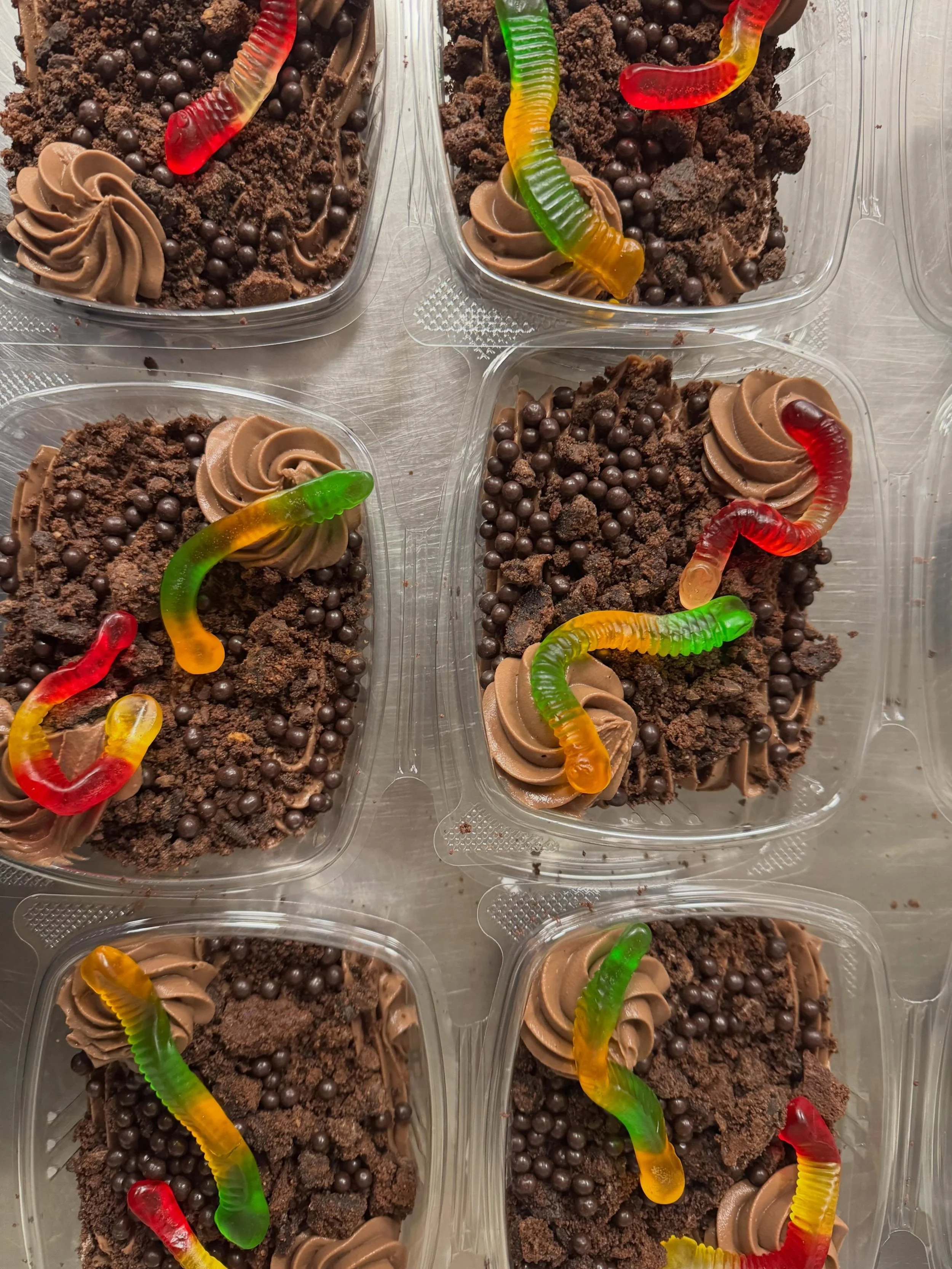 We may be *Panna* ooh so fancy, but I love a dirt and worms as much as the next gal, especially when the pudding is made with Tcho, a San Francisco fair trade brand of high quality chocolate. The gummy worms are just fun. 🐛
