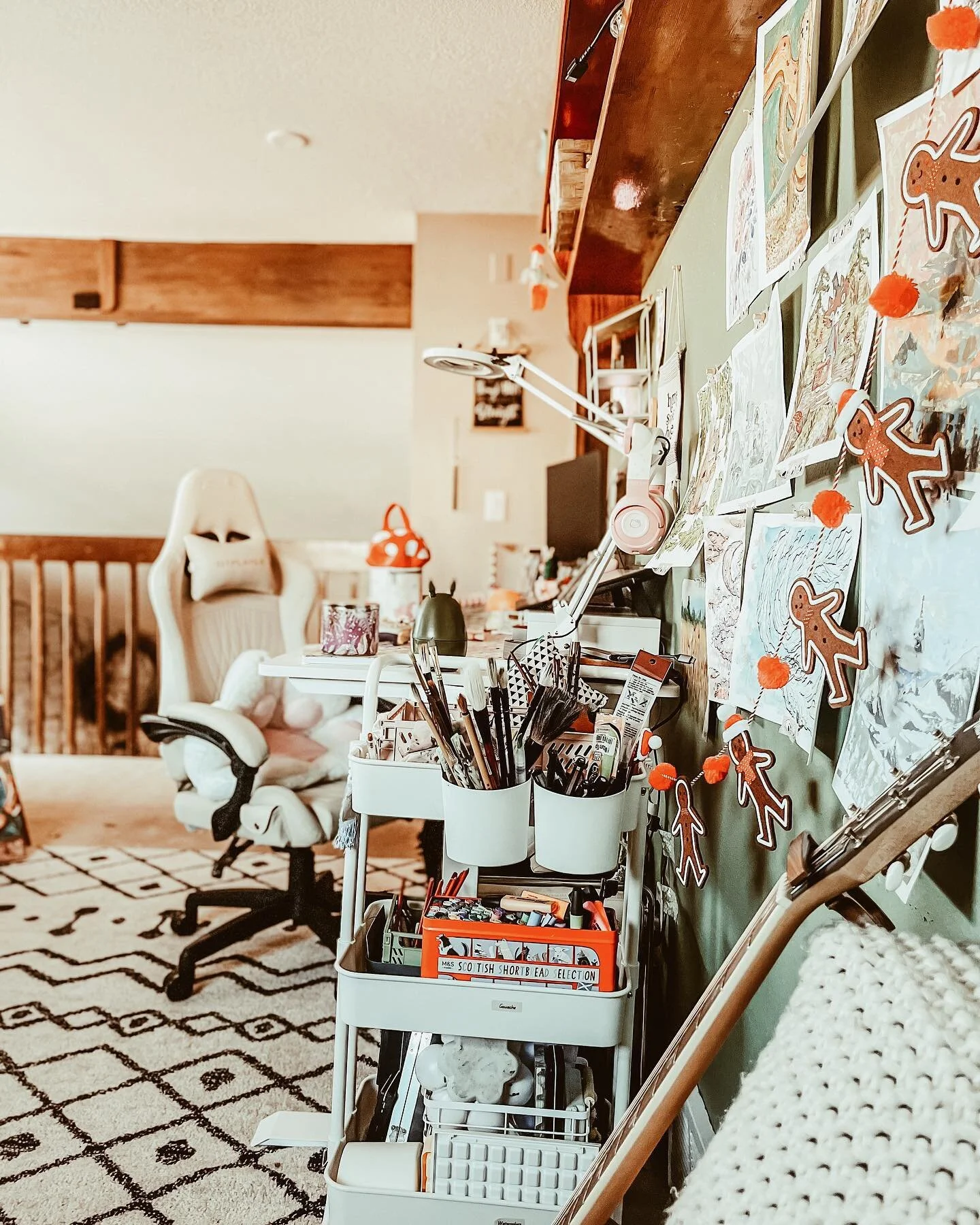 Art Loft looking pretty organized. We&rsquo;ll at least to me. 😆
.
#artspace #artloft #desksetup #gamespace #artdesk #artroom