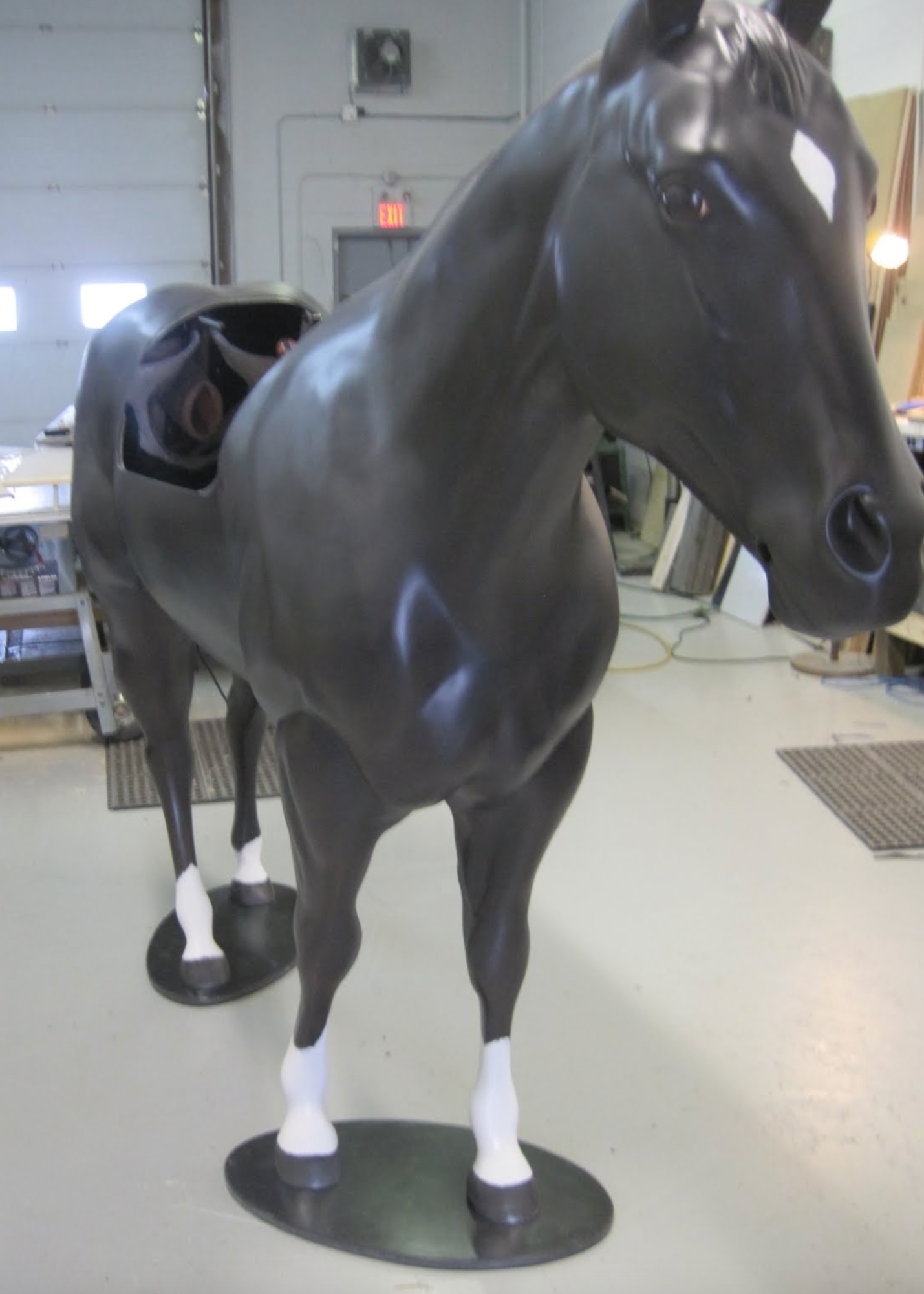 The equine model with finished paint.