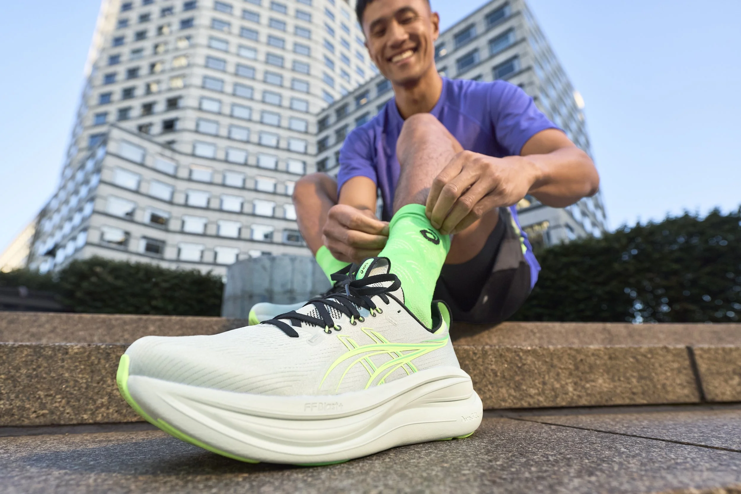 SS26_GN28_HLP_M_ON-FOOT STATIC B.jpg