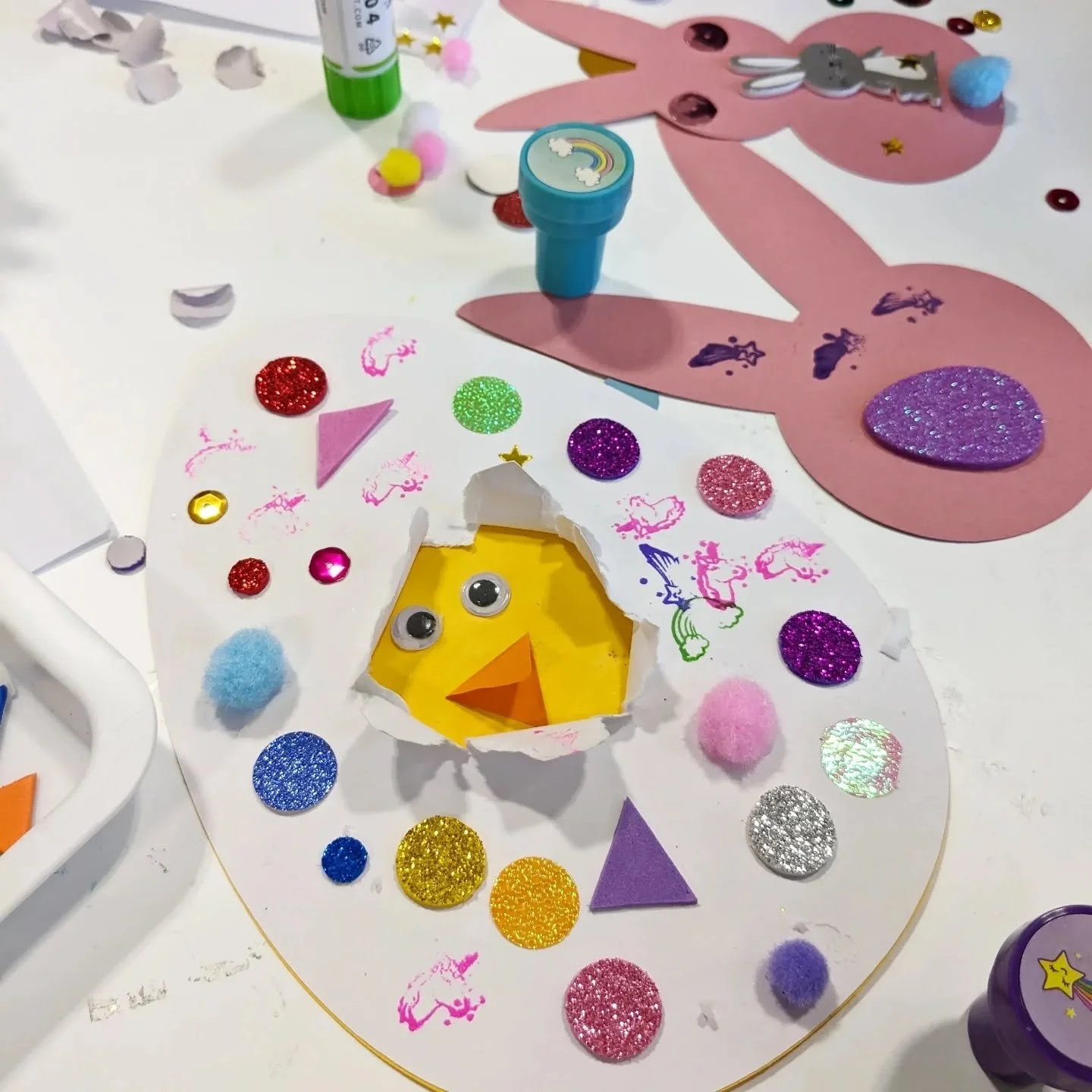 Happy Easter everyone.
I hope your day is filled with fun and chocolate!

#easter #kent #tonbridge #sevenoaks #tunbridgewells #craft #art #kentmums #activiesforkids