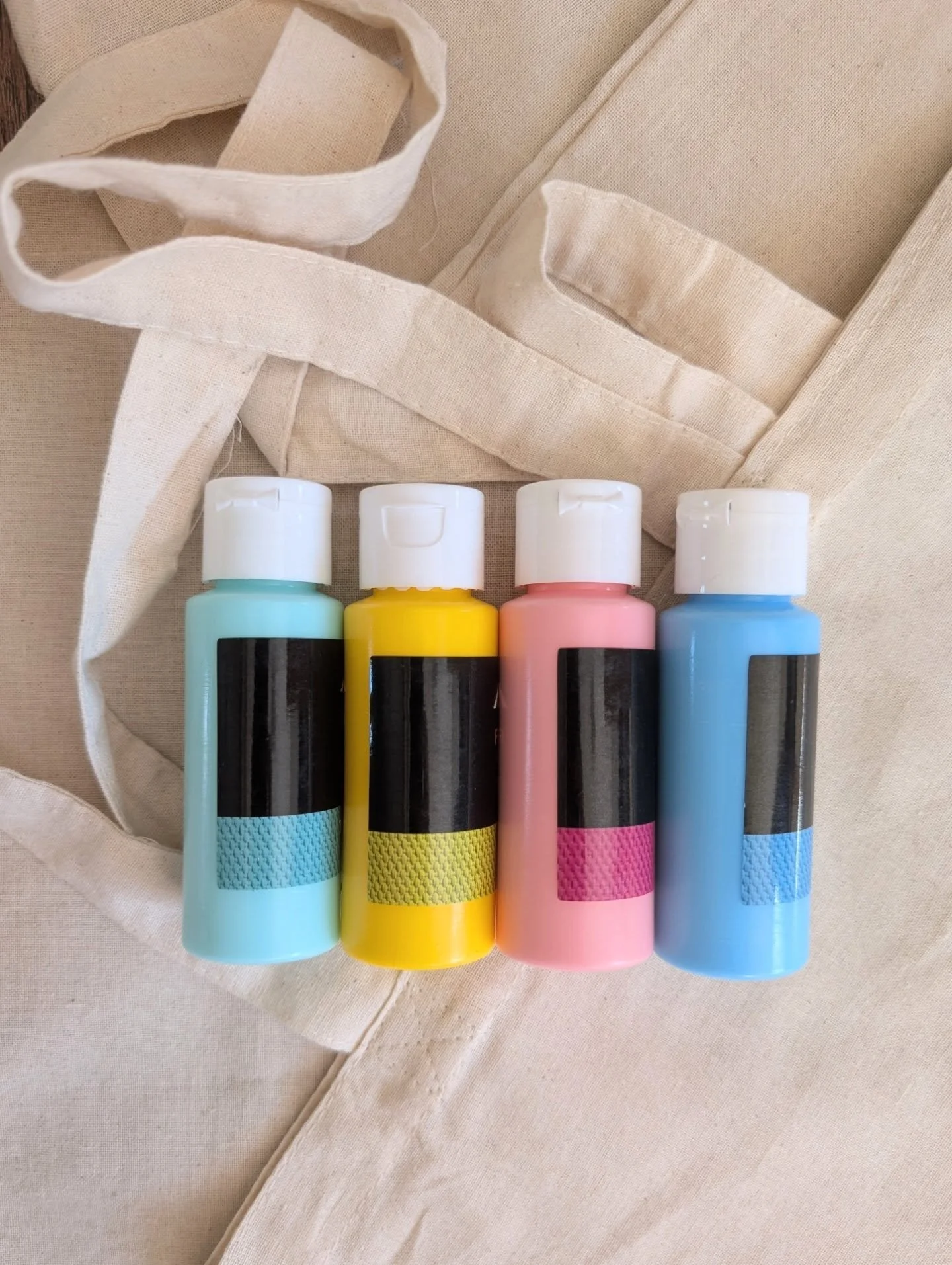 What would you paint?!
Scroll on to find the details of our first event with Putlands Coffee Bar @putlandssportandleisure 
We are very excited for a creative session... And a yummy lunch!

#paint #paddockwood #kent #lunchtime #kent