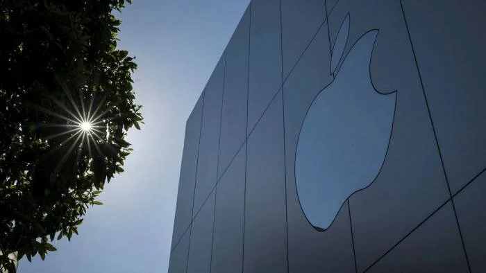 Apple se enfrenta a una denuncia antimonopolio en Francia por cambios de privacidad en iPhones