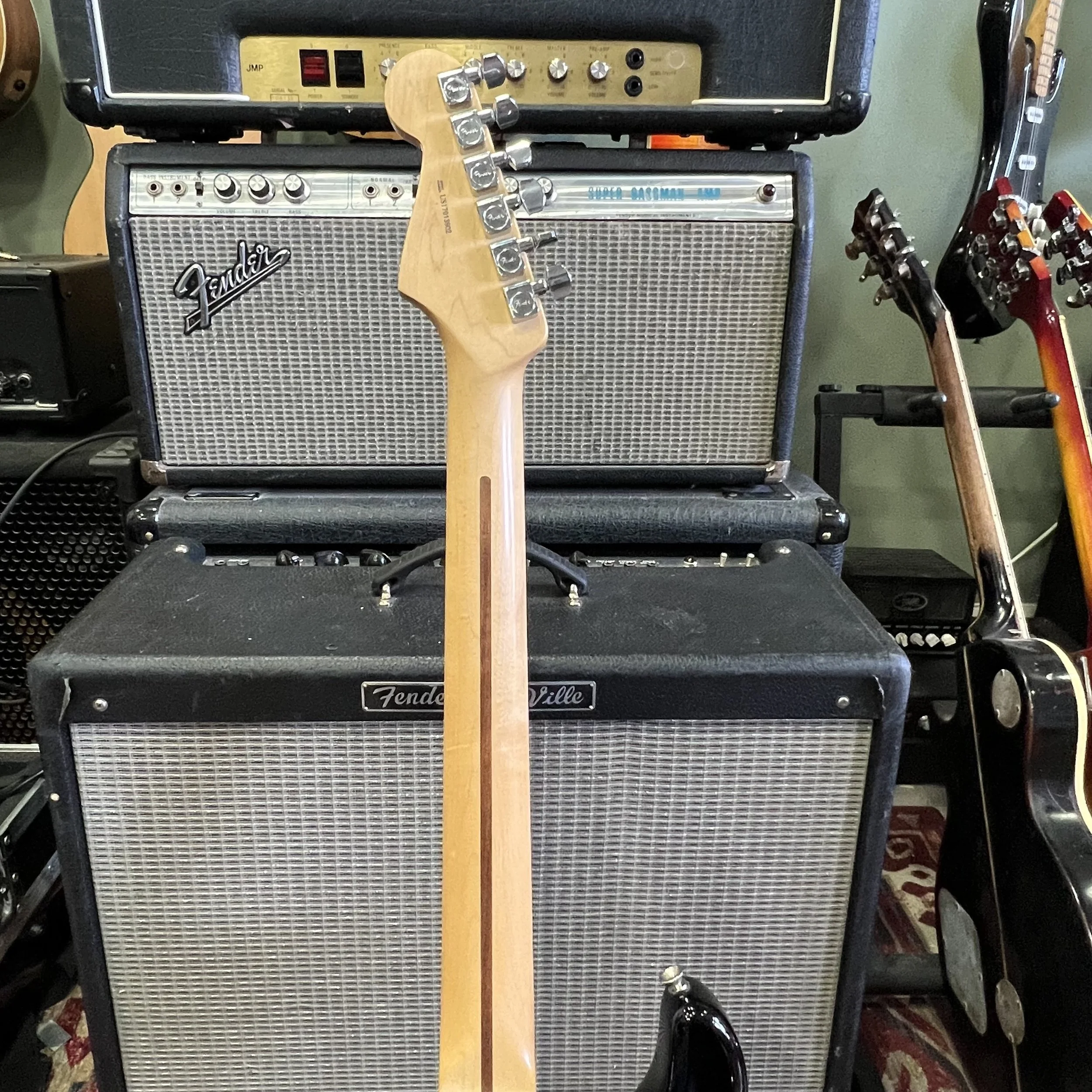Fender-AmPro-Stratocaster-Electric-Guitar-Black-07.jpeg