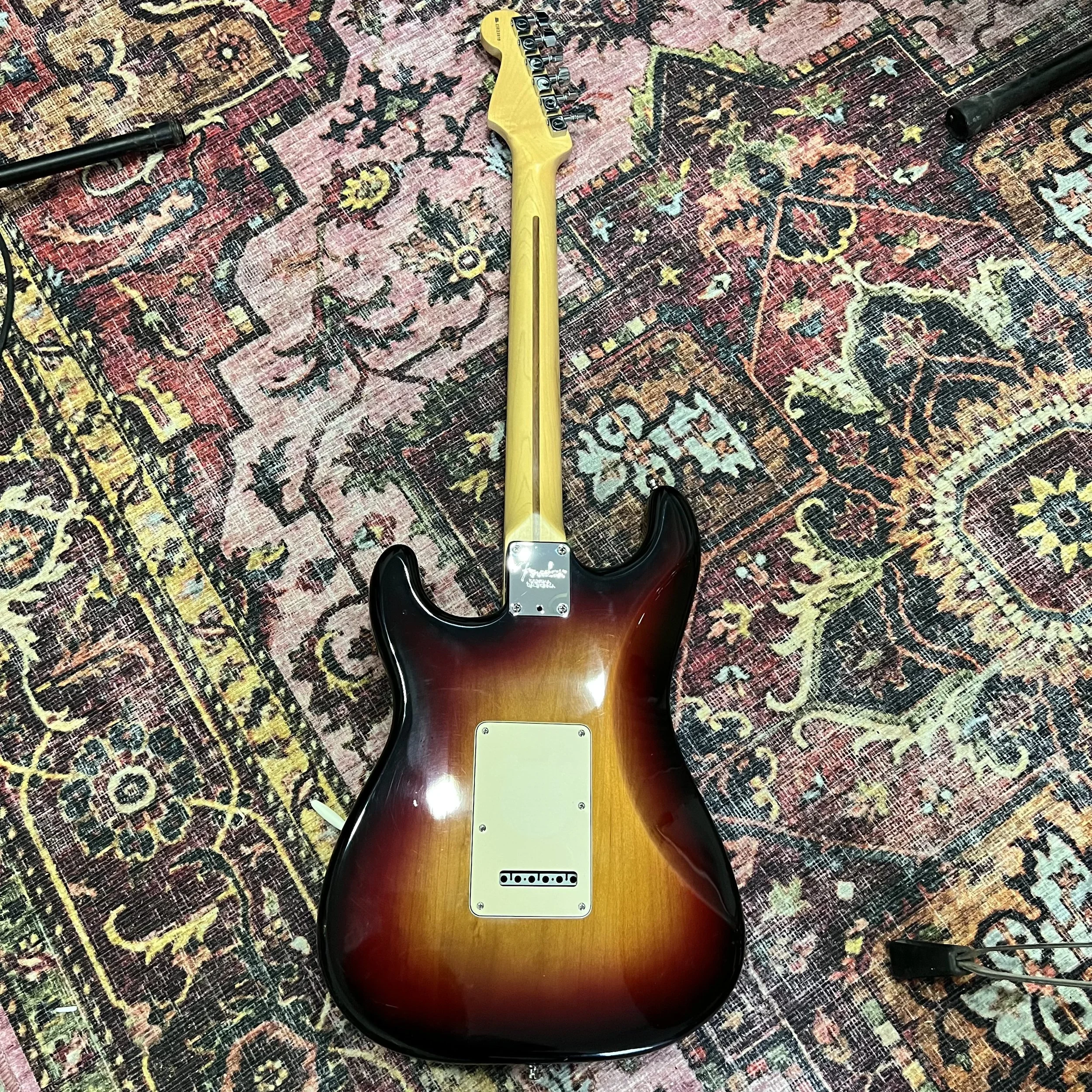 Fender-American-Standard-Stratocaster-3tonesunburst-08.jpeg