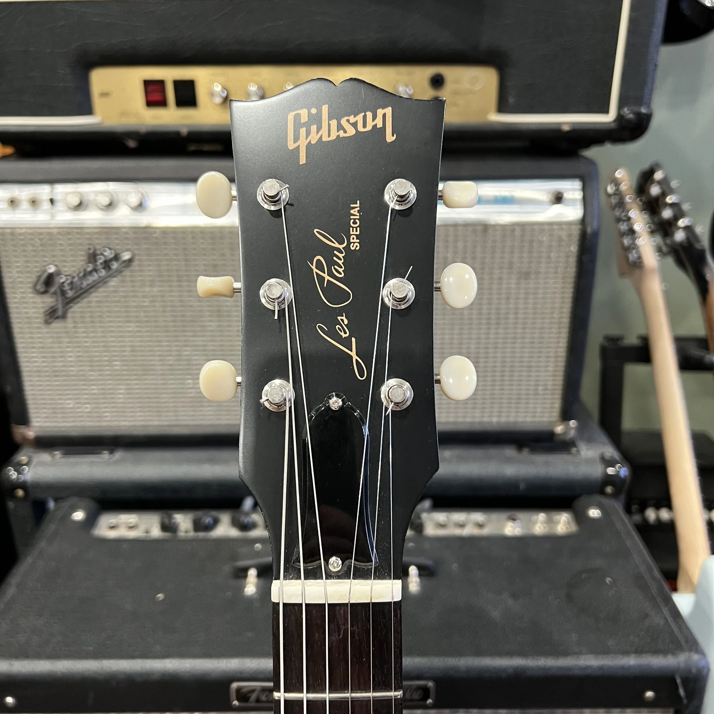 Gibson-LesPaulSpecial-Black-03.jpeg