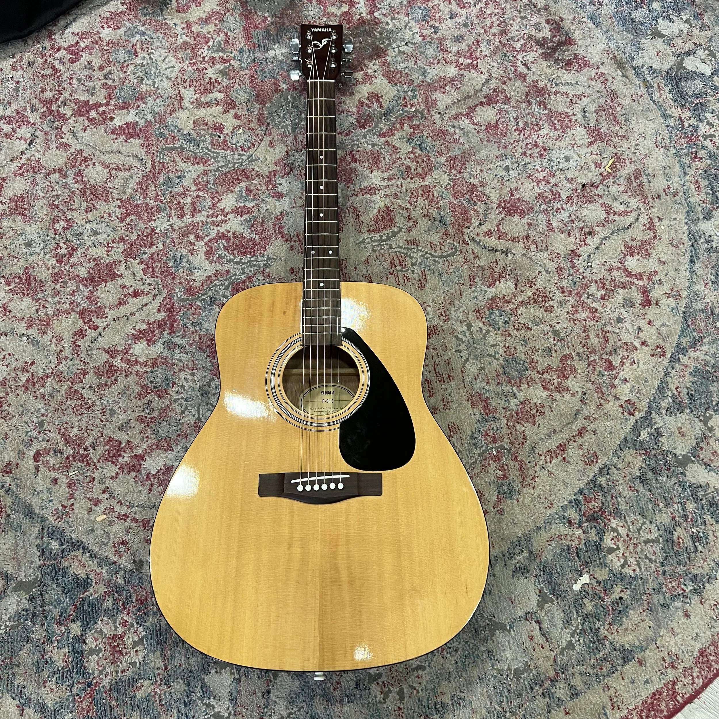 Yamaha-F310-acoustic-natural-gloss-01.jpeg