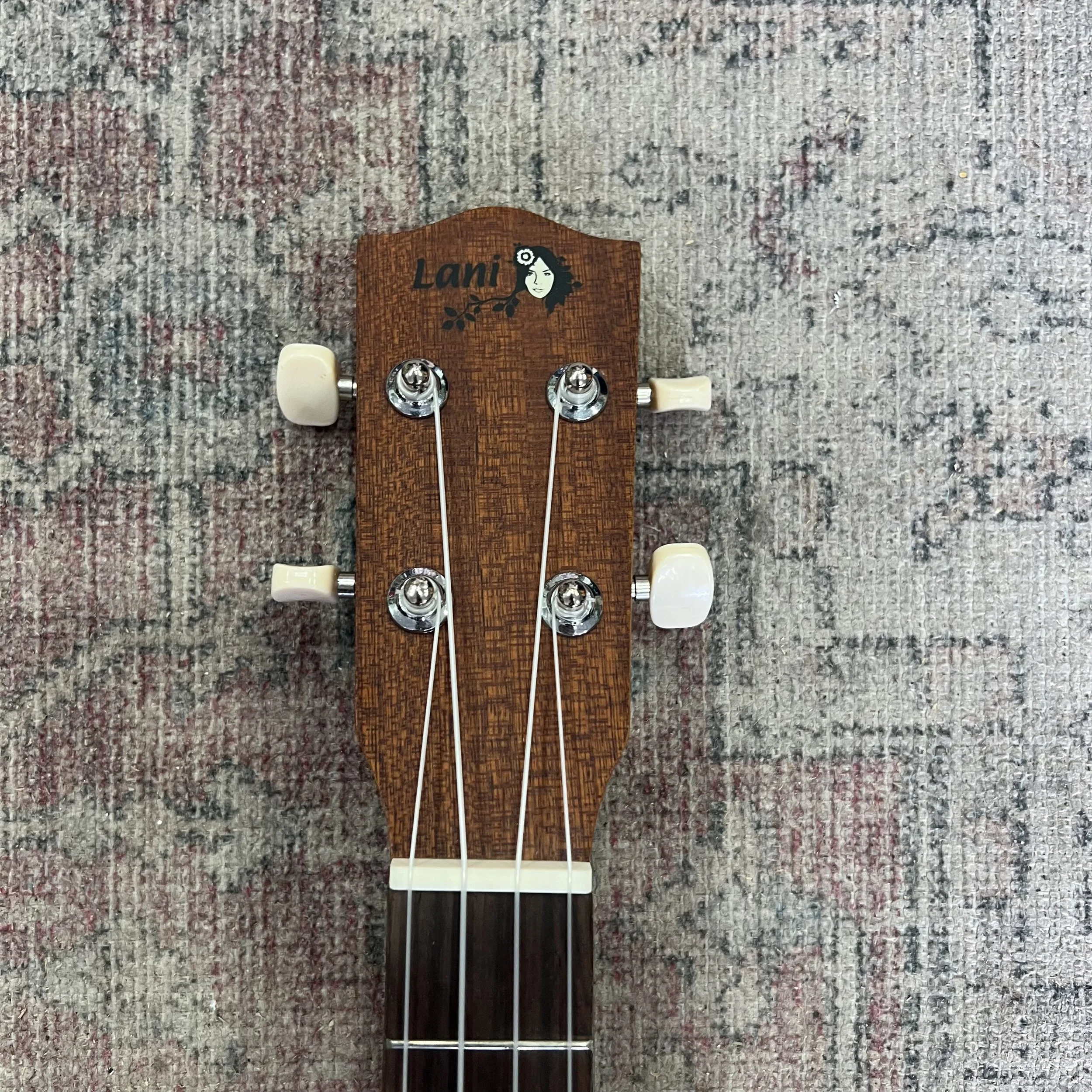 Lani-baritone-ukulele-LB50-hard-black-case-08.jpeg