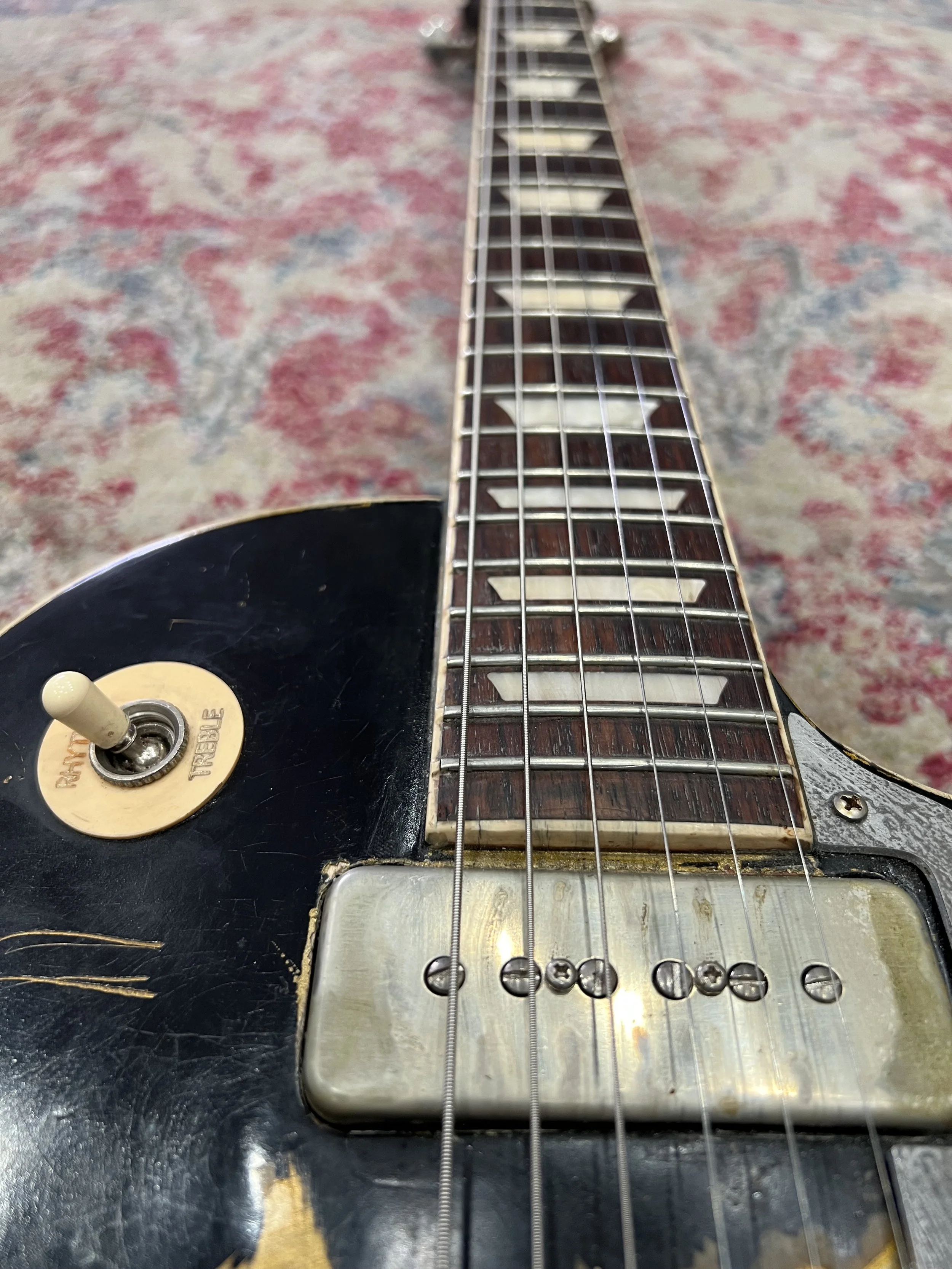GibsonLesPaulStandardNeilYoungOldBlack Replica_06.jpeg