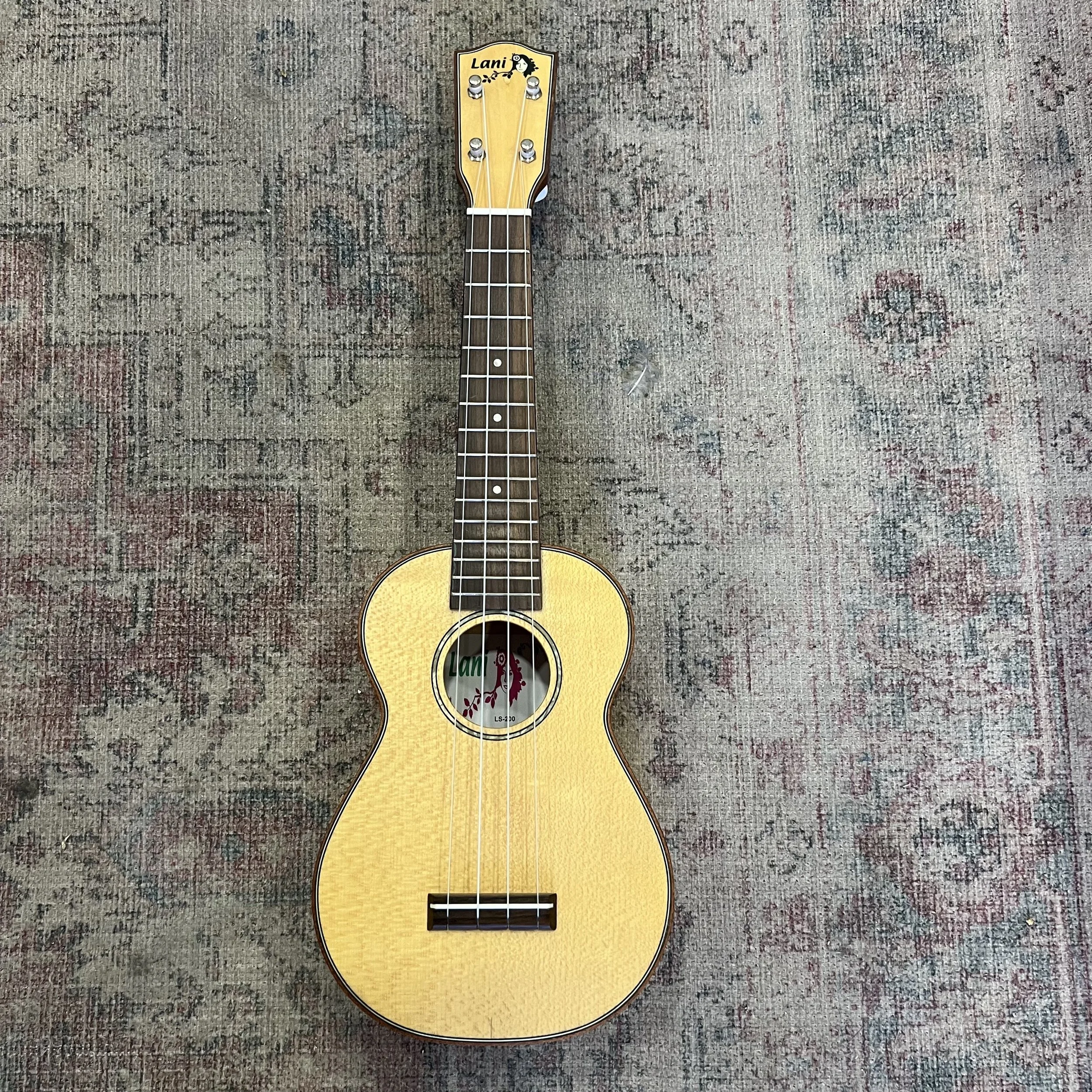 Lani-ukulele-soprano-ls200-black-case-02.jpeg